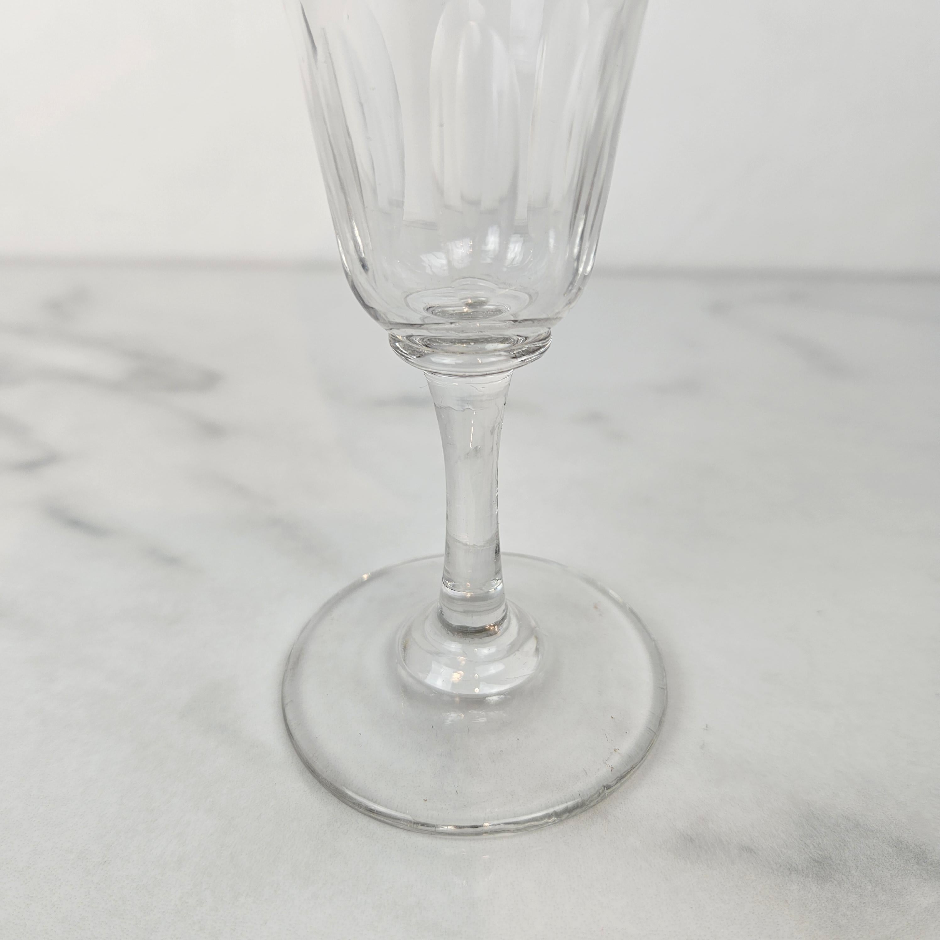 Ensemble de 6 charmantes flûtes à champagne soufflées à la main, vers 1880 Bon état - En vente à Oud Beijerland, NL