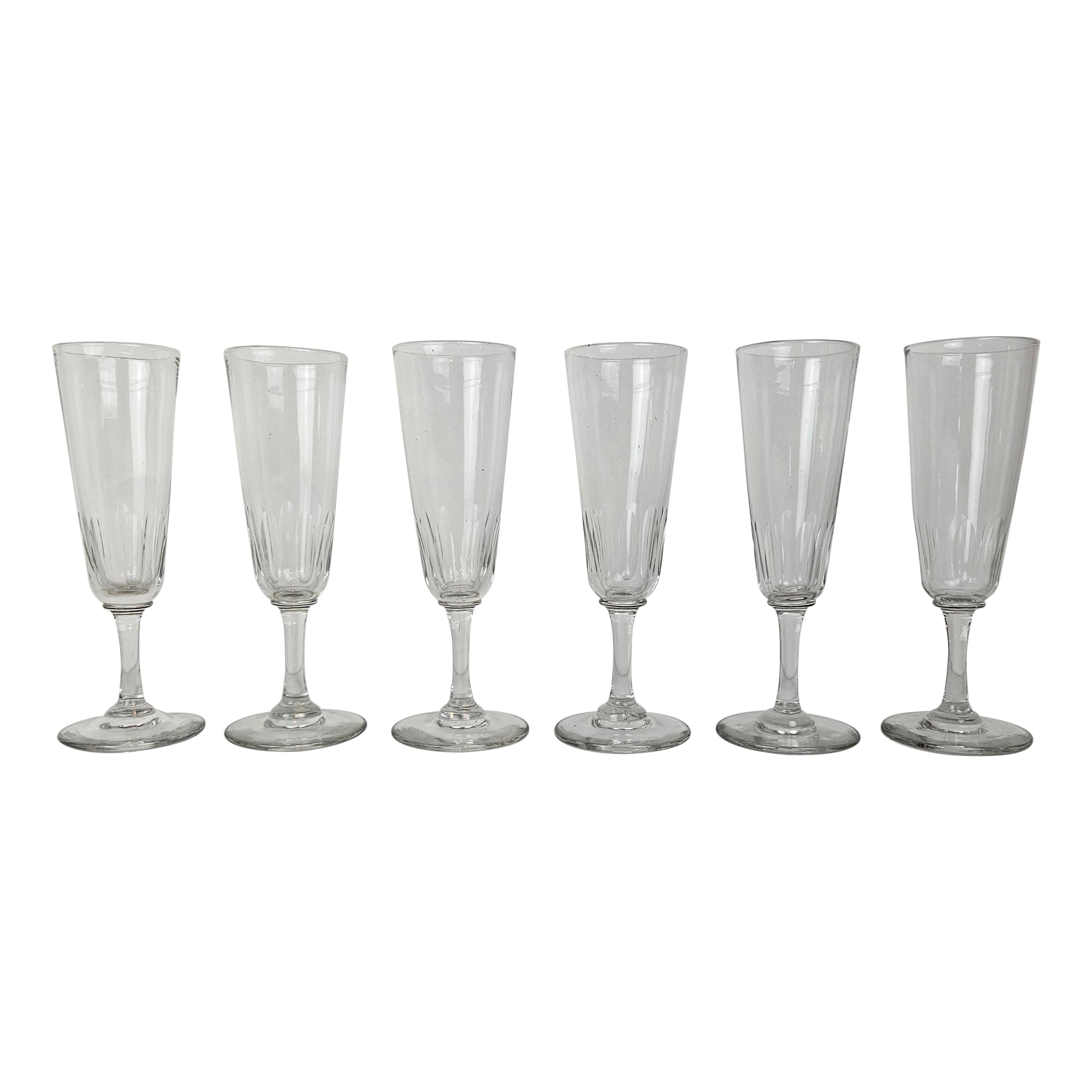 Ensemble de 6 charmantes flûtes à champagne soufflées à la main, vers 1880