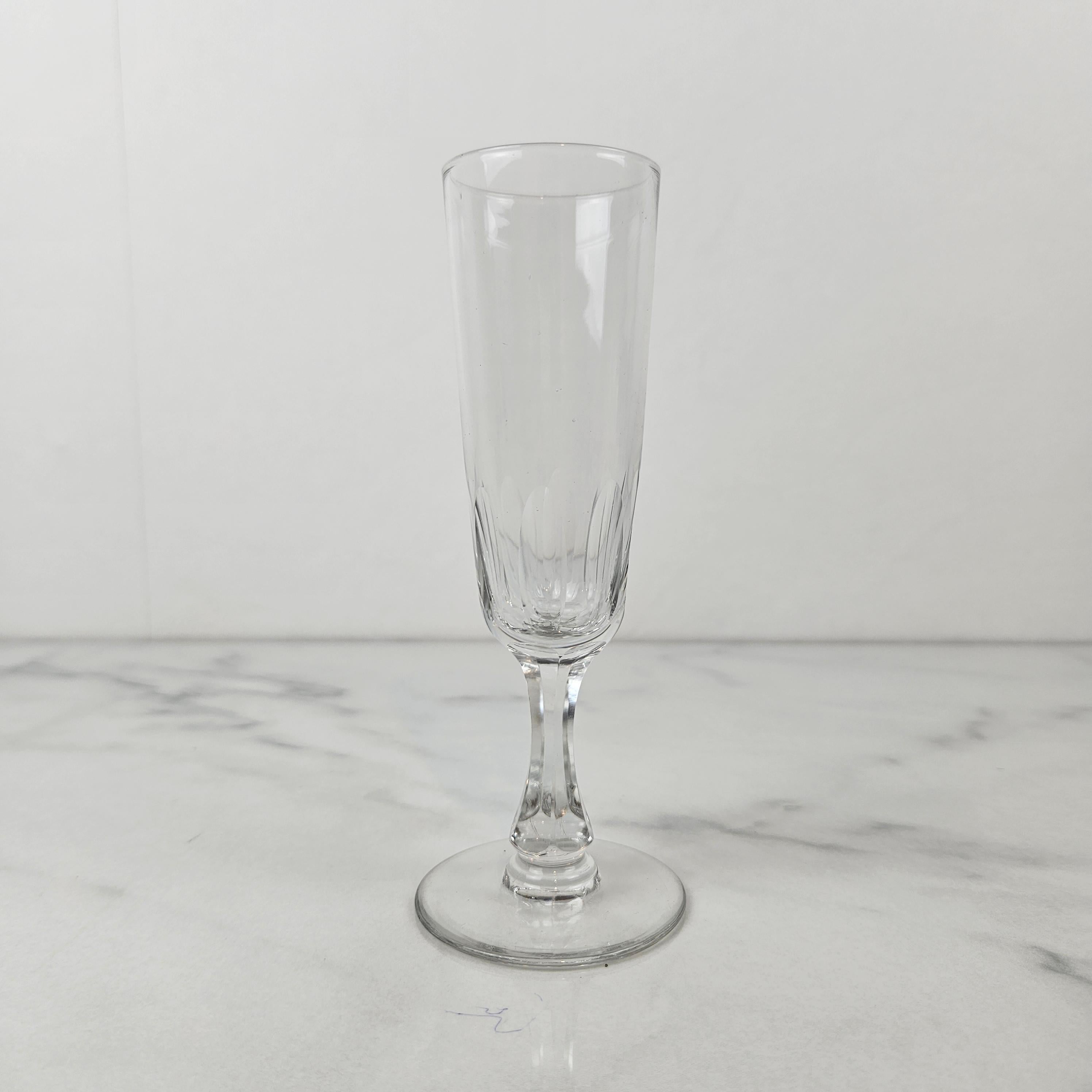 Français Ensemble de 6 charmantes flûtes à champagne soufflées à la main, vers 1890 en vente