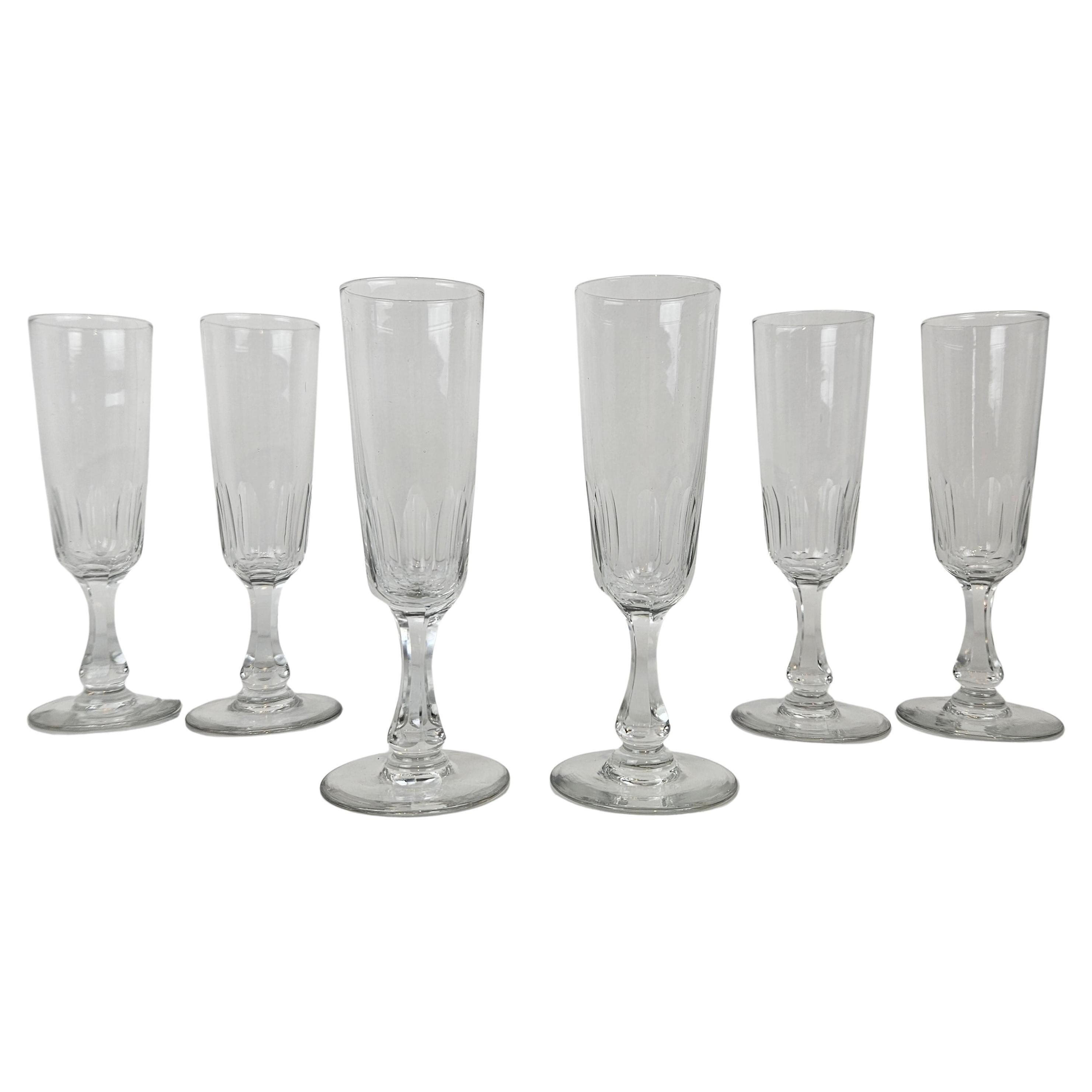 Ensemble de 6 charmantes flûtes à champagne soufflées à la main, vers 1890