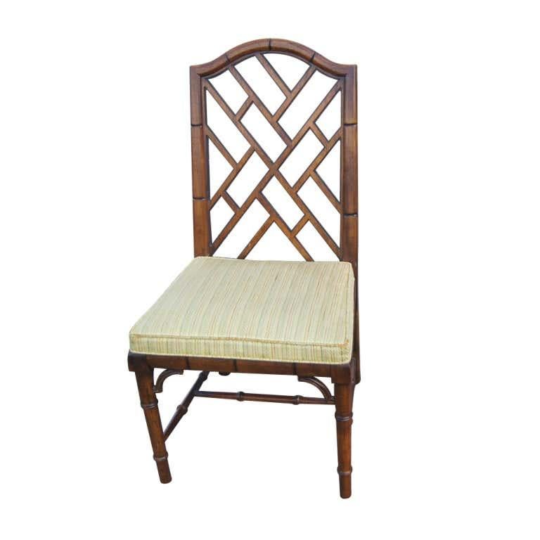 Set of 2 Chinese Chippendale dining chairs by Century Furniture 


Faux bamboo in an antiqued finish with neutral silk blend seat cushions.

Set includes two armchairs 
Measures: 39