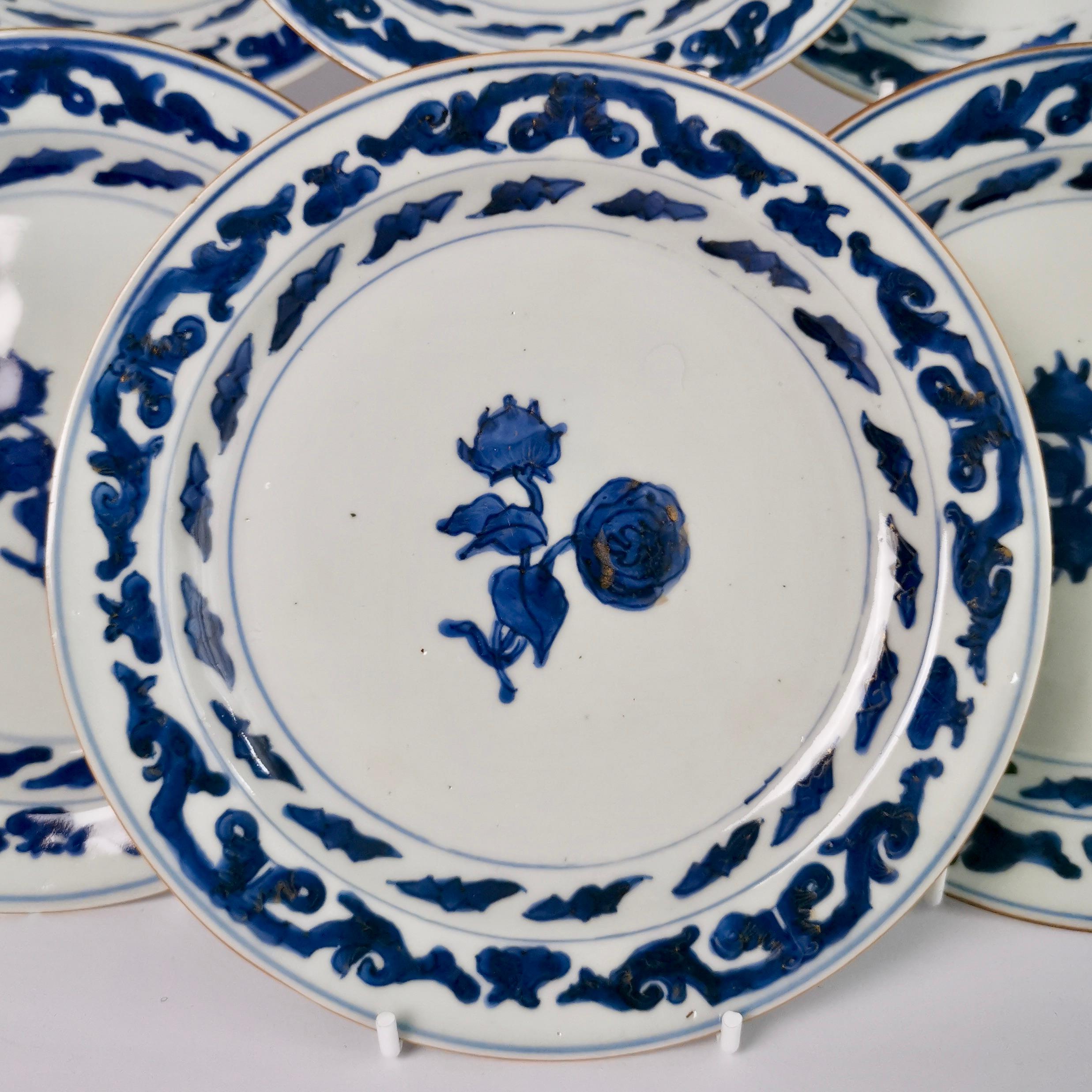 Set of 6 Chinese Export Plates, Roses Blue and White, Qianlong, circa 1780 In Good Condition In London, GB