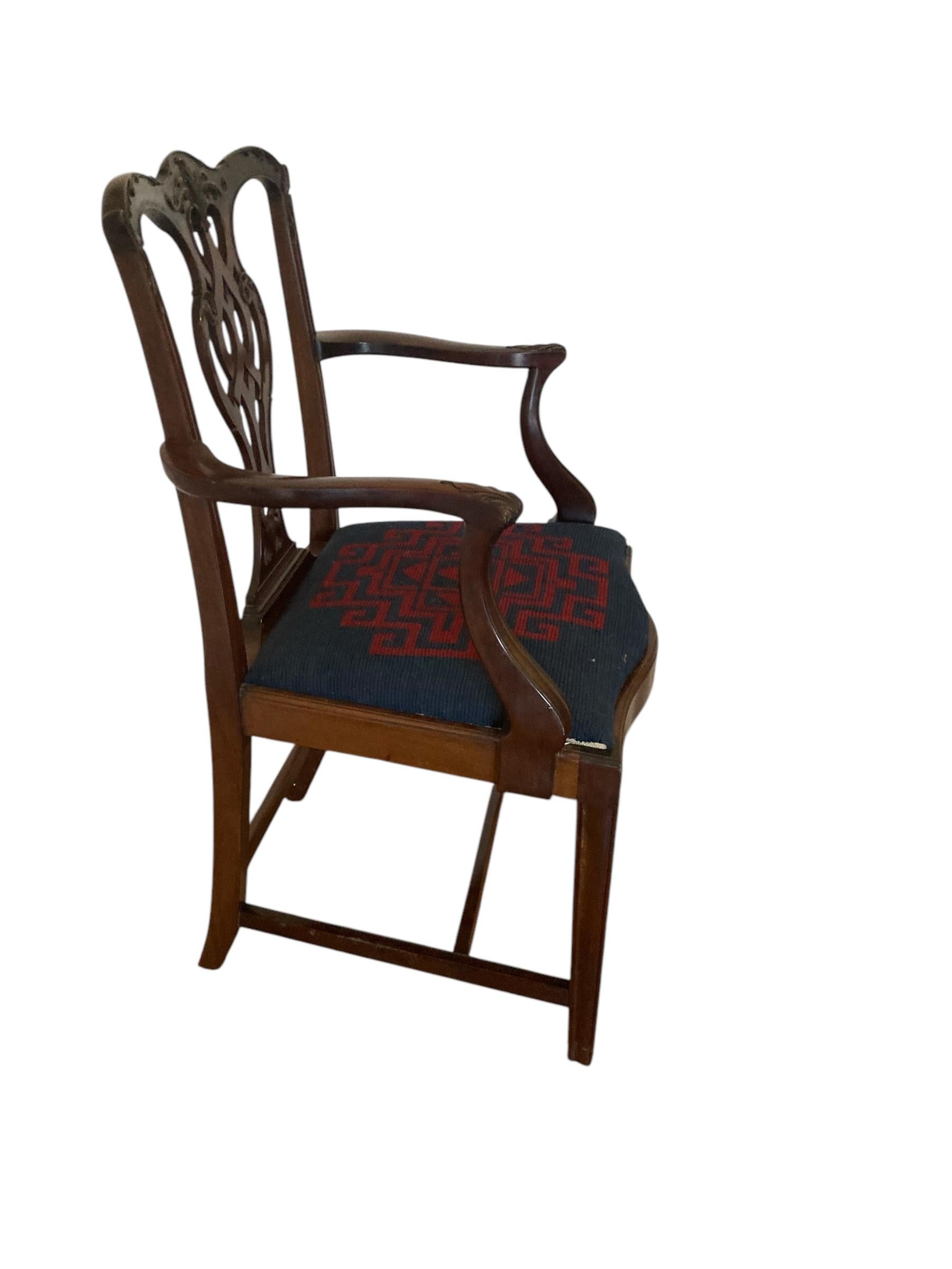 Europeo Set di 6 sedie da pranzo in stile Chippendale di Hampton & Sons London in vendita