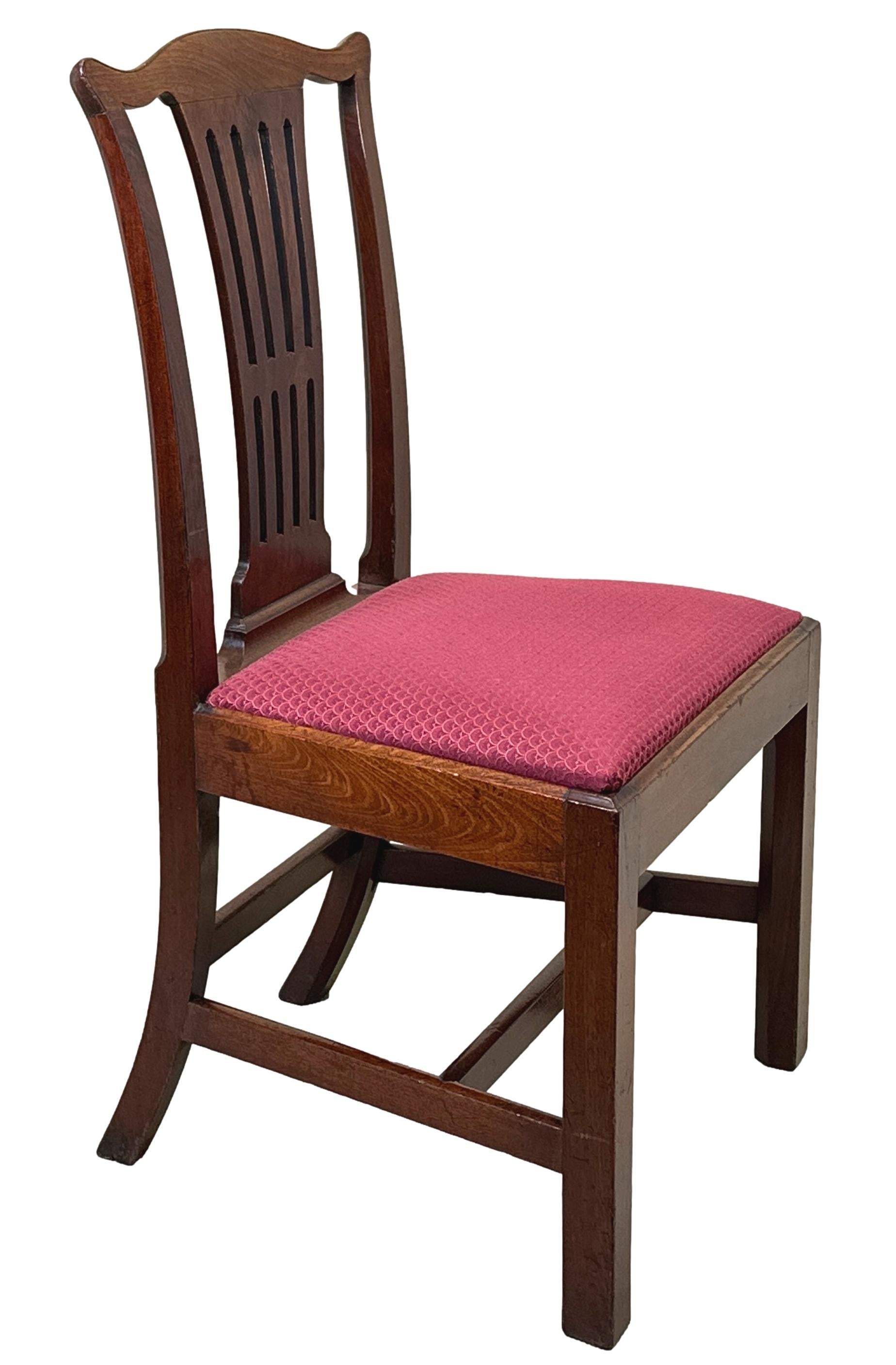 Set of 6 Chippendale Period Mahogany Dining Chairs In Good Condition For Sale In Bedfordshire, GB