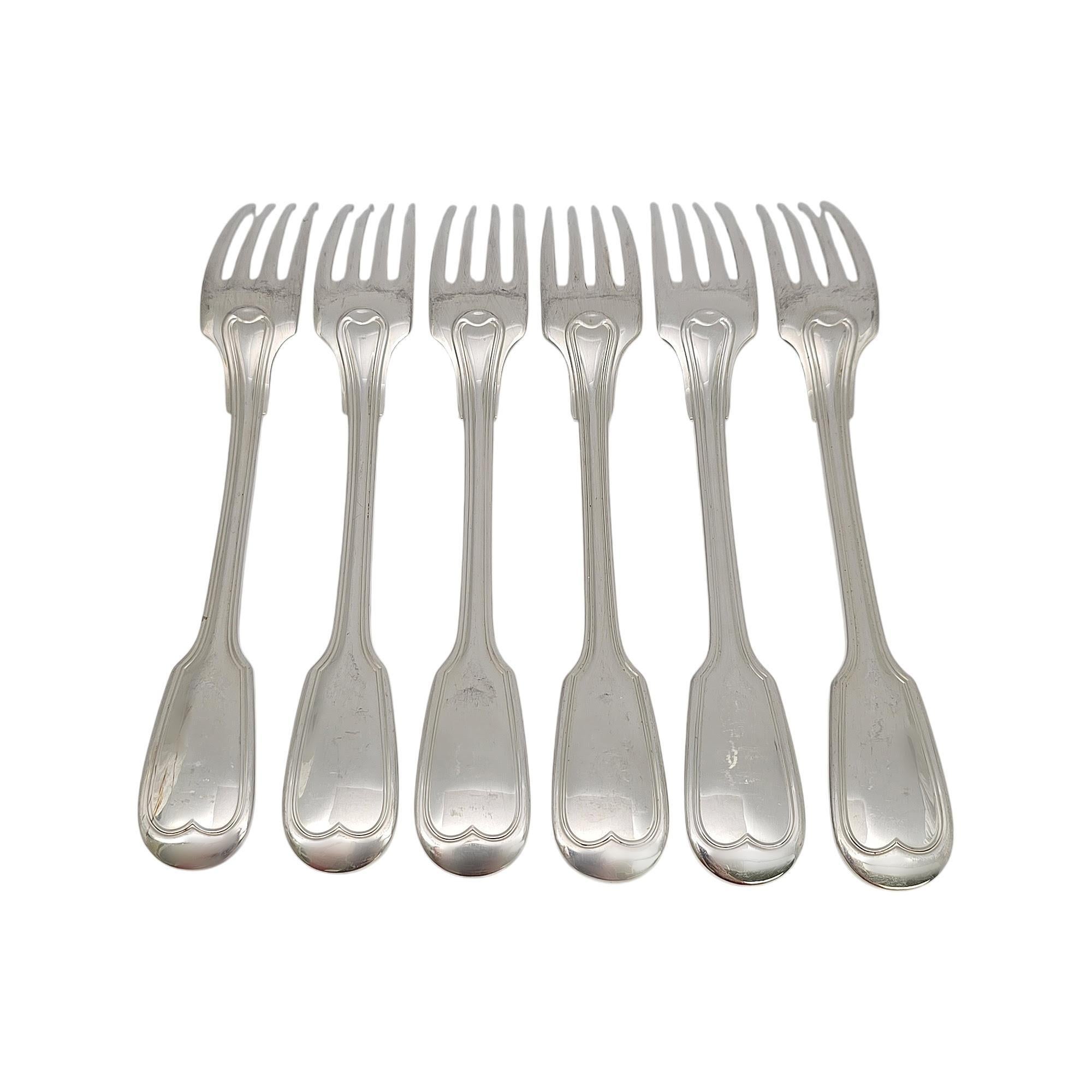 Set di 6 forchette in argento sterling con motivo Chinon di Christofle France.

Il modello Chinon è stato in produzione dal 1991 al 2018. Presenta un classico manico a forma di violino. La B del marchio Minerva fa risalire questo articolo a un