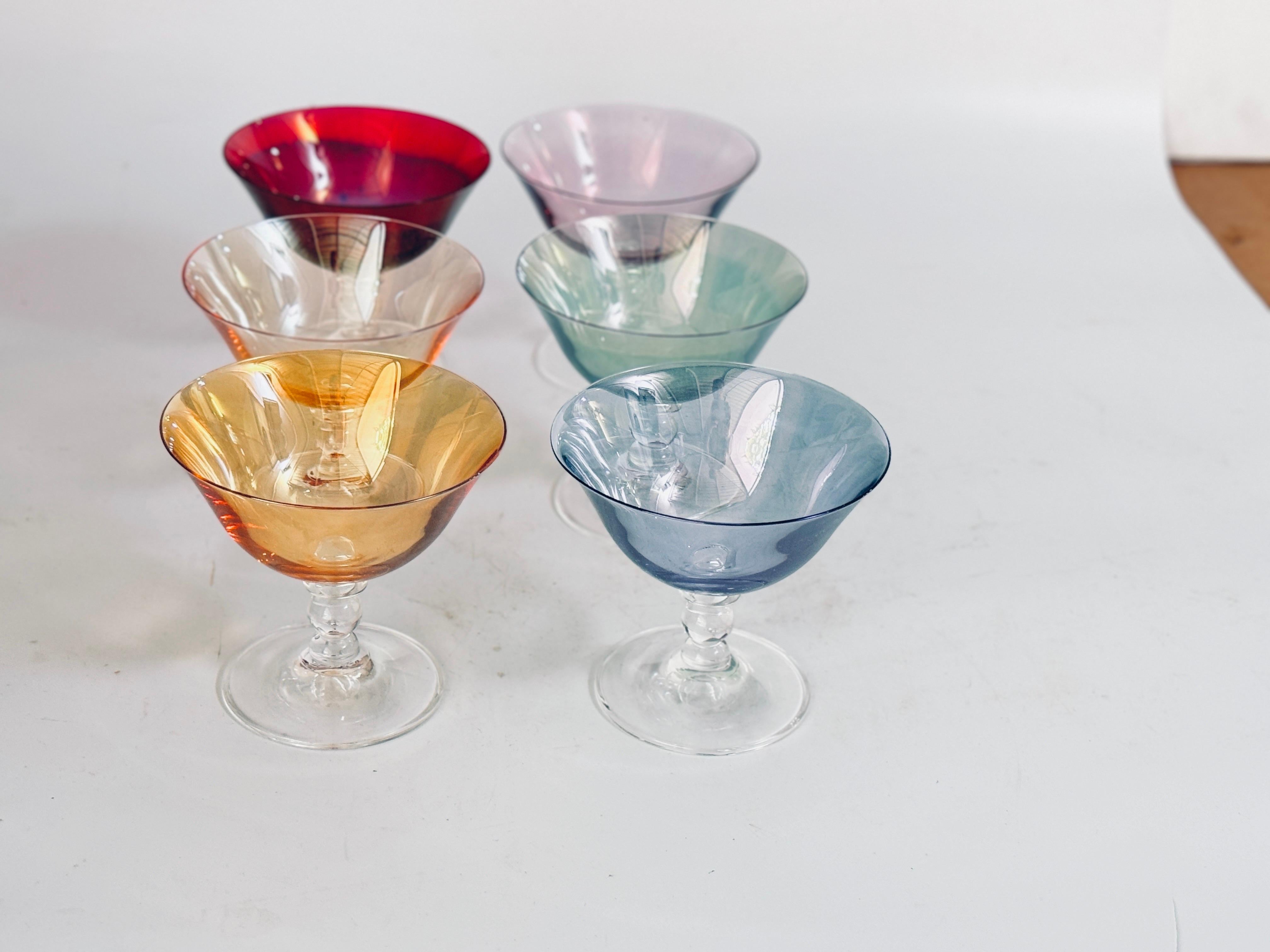 Set di 6 bicchieri da champagne colorati, bicchieri da cocktail, ciotole per la frutta in vendita 7