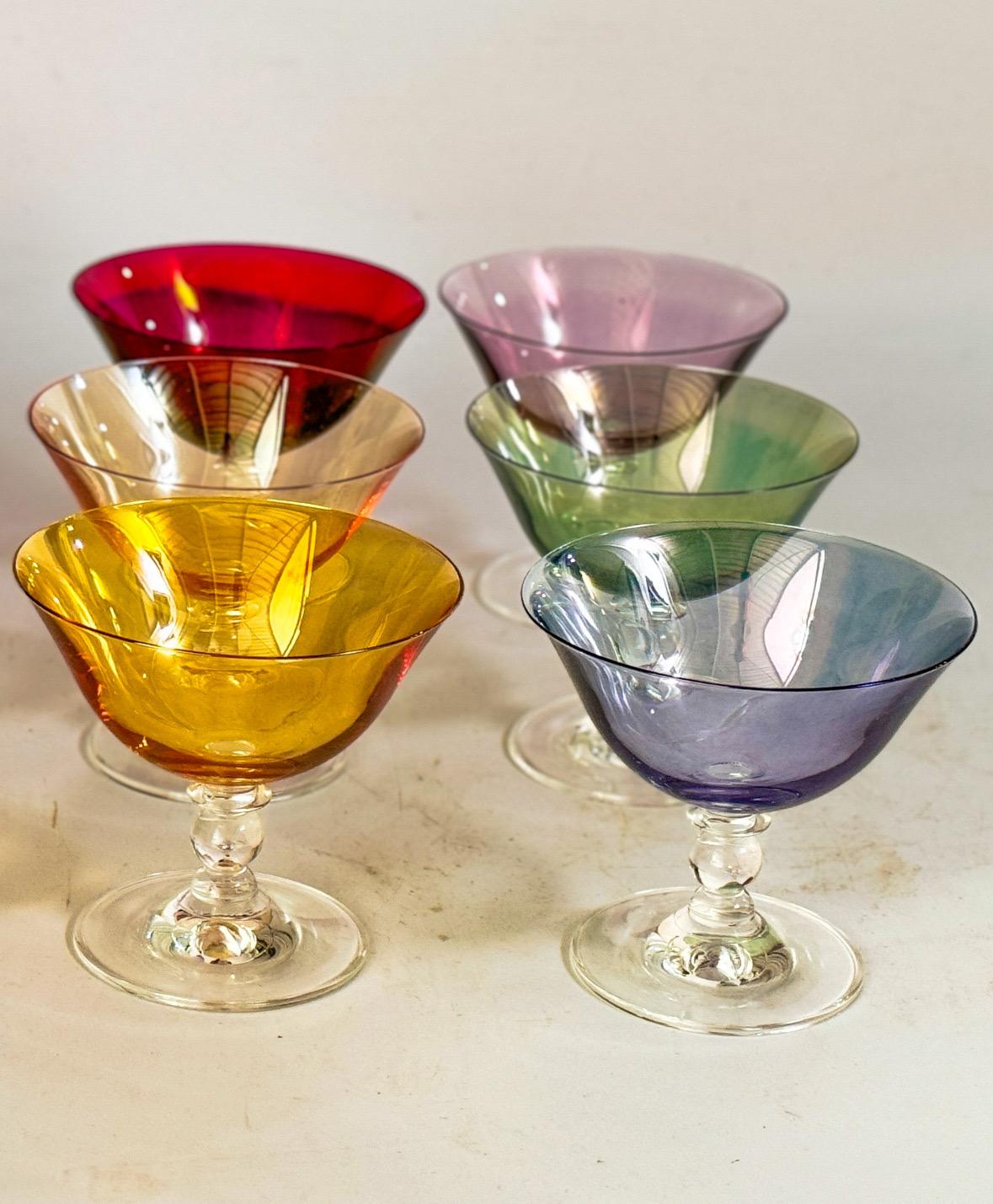 Francese Set di 6 bicchieri da champagne colorati, bicchieri da cocktail, ciotole per la frutta in vendita