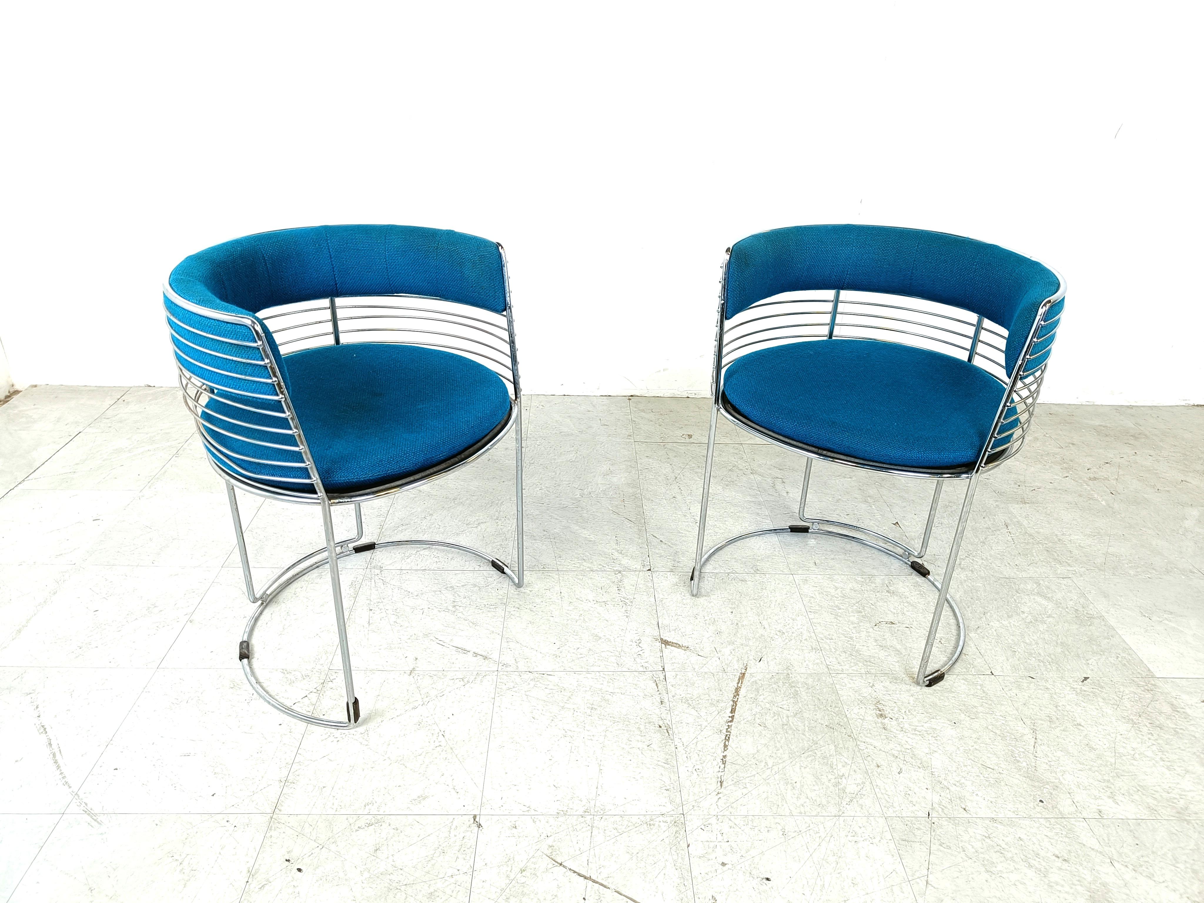 Set of 6 chrome wire and blue fabric dining chairs, 1970s For Sale 3