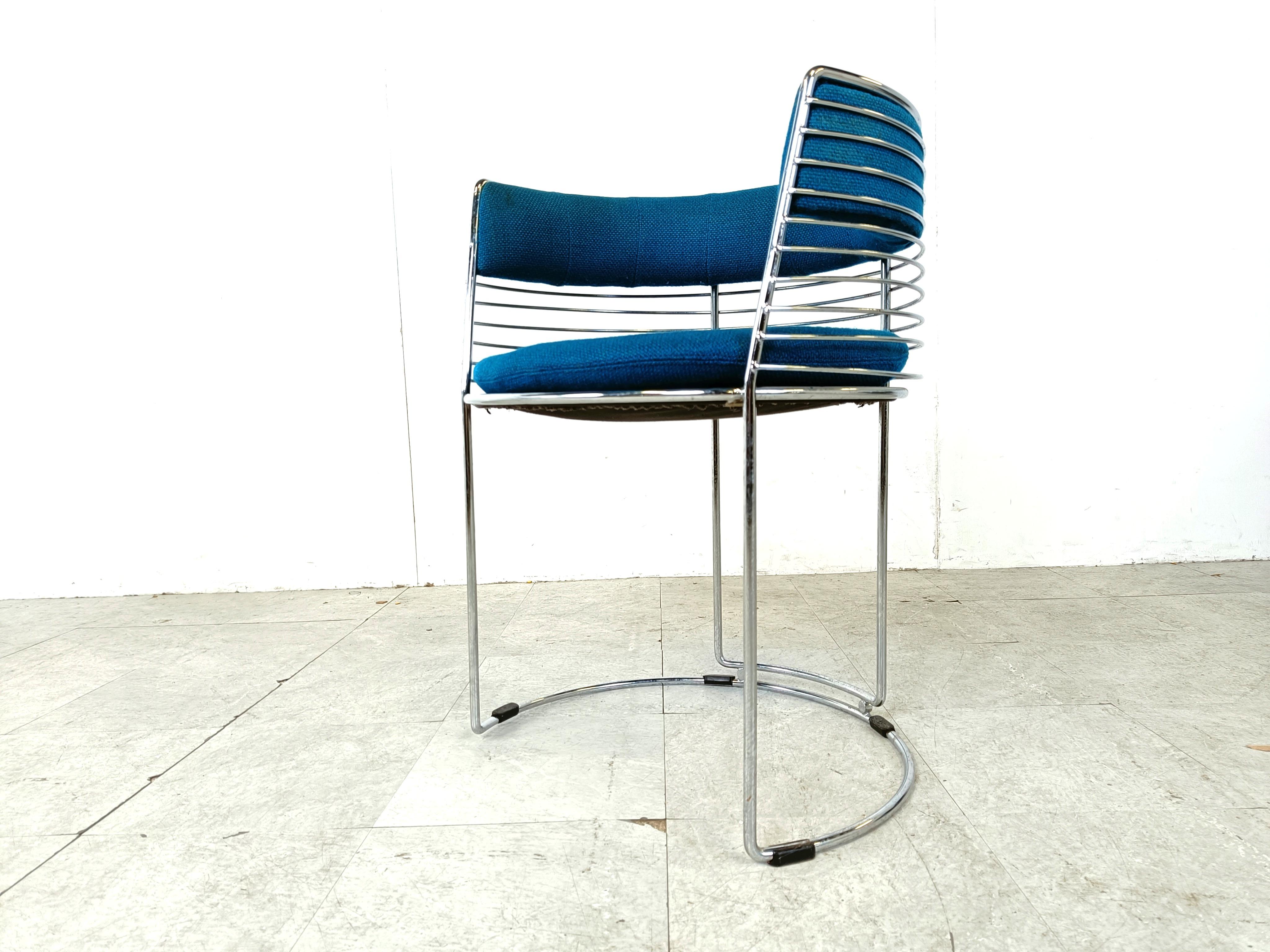 Set of 6 chrome wire and blue fabric dining chairs, 1970s For Sale 5