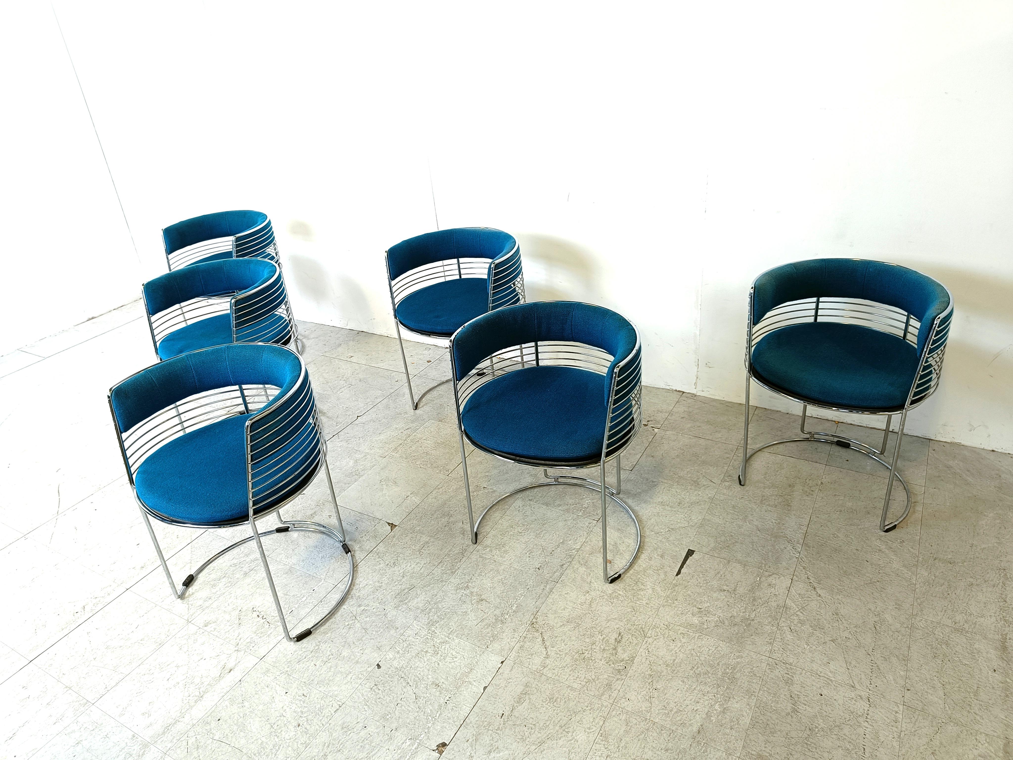 Set of 6 chrome wire and blue fabric dining chairs, 1970s In Good Condition For Sale In HEVERLEE, BE
