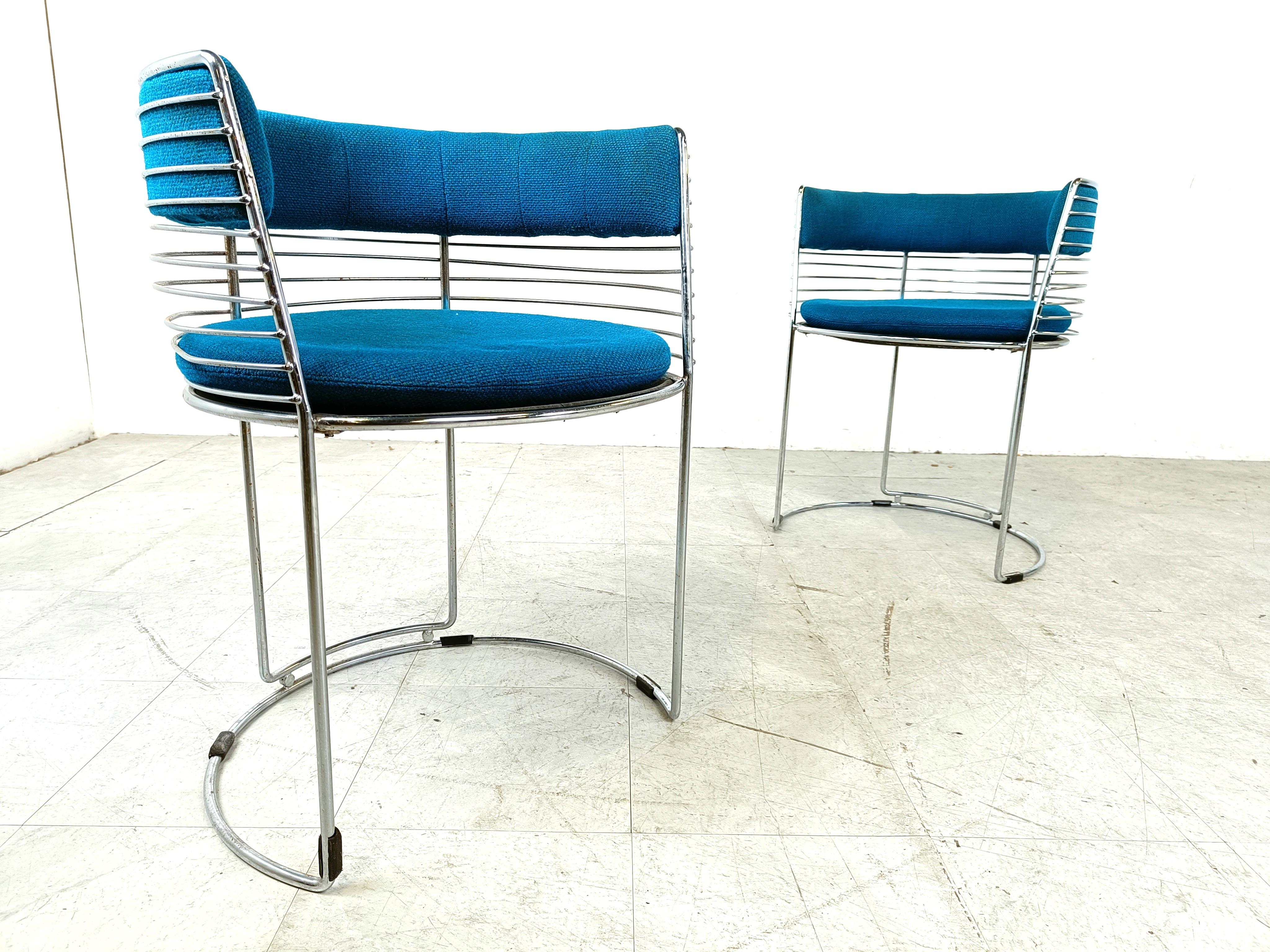 Fabric Set of 6 chrome wire and blue fabric dining chairs, 1970s For Sale