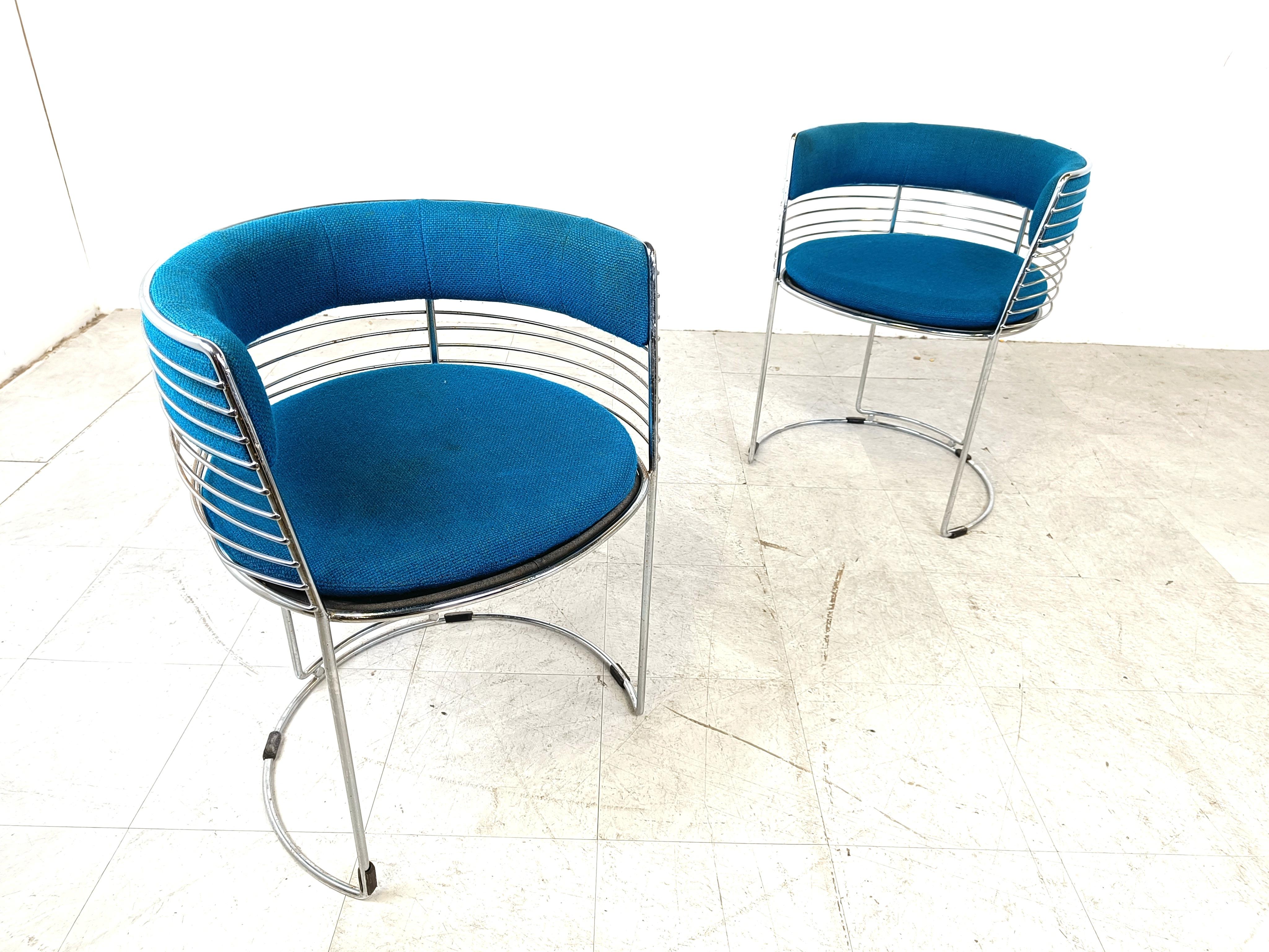 Set of 6 chrome wire and blue fabric dining chairs, 1970s For Sale 1
