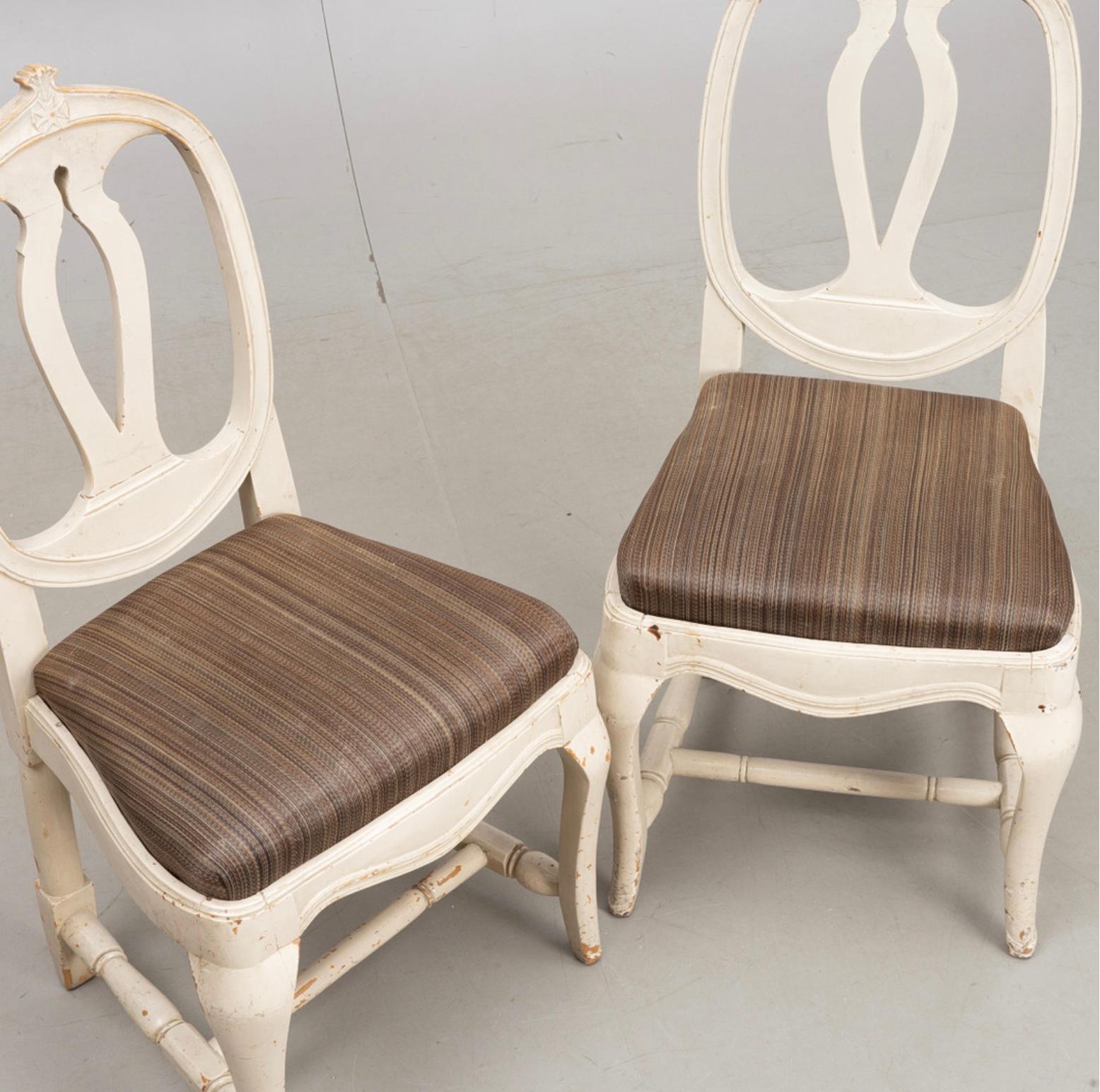 Satz von 6 CIRCA 1800 Schwedisch bemalte Eiche Provincial Gustavian Dining Chairs  (Gemalt) im Angebot
