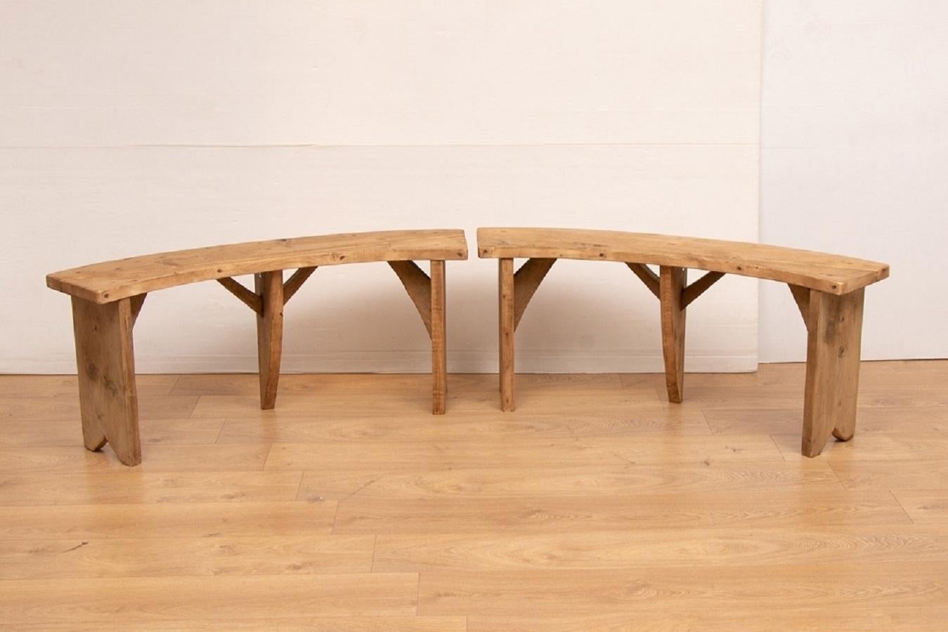 A set of six circular benches made in old reclaimed pine.

Measures: H: 50cm, W: 247cm - 118cm, D: 29cm.
 