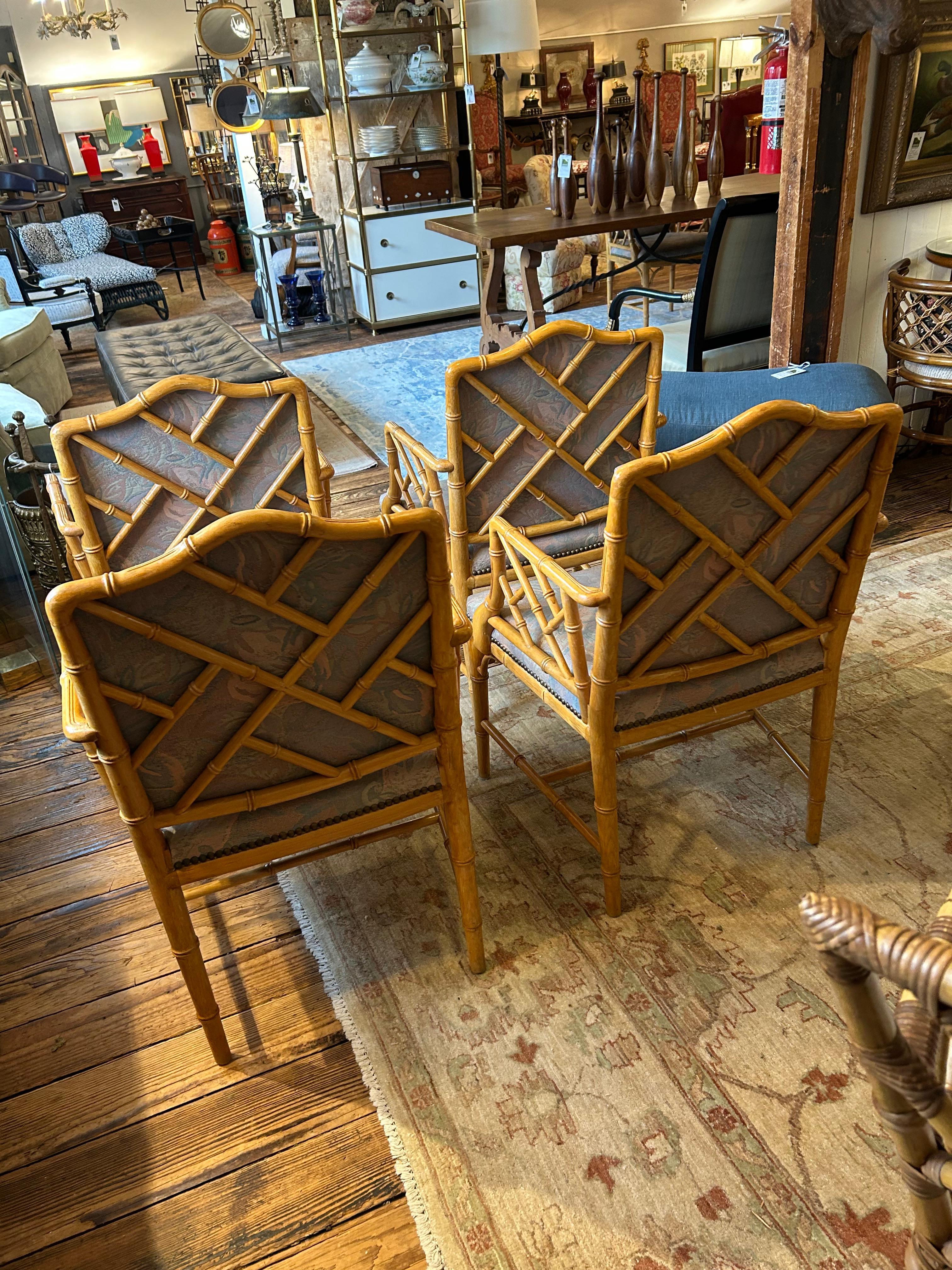 Tissu d'ameublement Ensemble de 6 chaises de salle à manger classiques en bambou de style Chippendale en vente