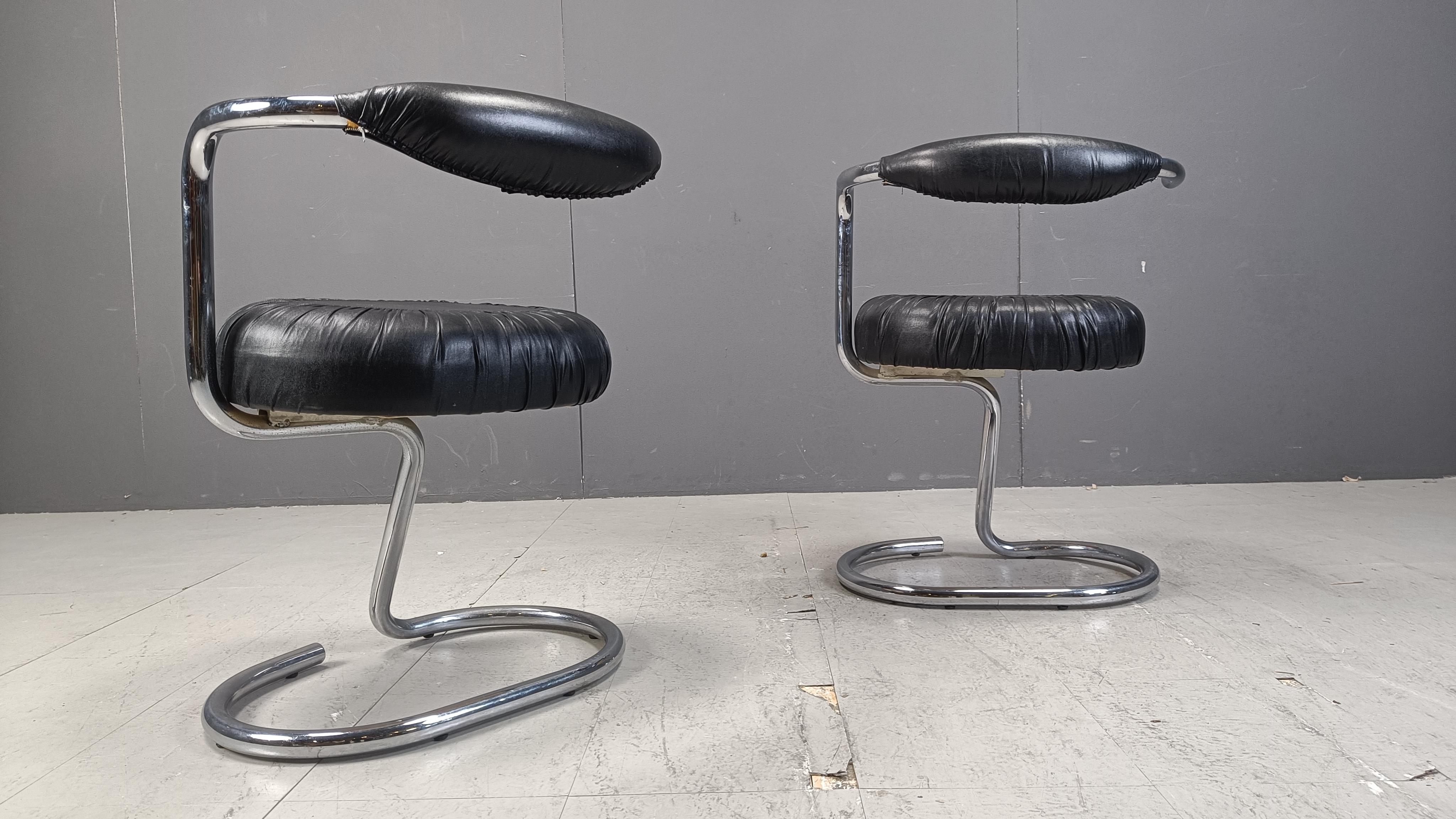 
Set of 6 'cobra' chairs designed by Italian designer Giotto Stoppino.

Comes with a black leatherette upholstery.

Good condition

Whats unique, and one would fail to spot at first glance is that one of the chairs was made either wrong by accident