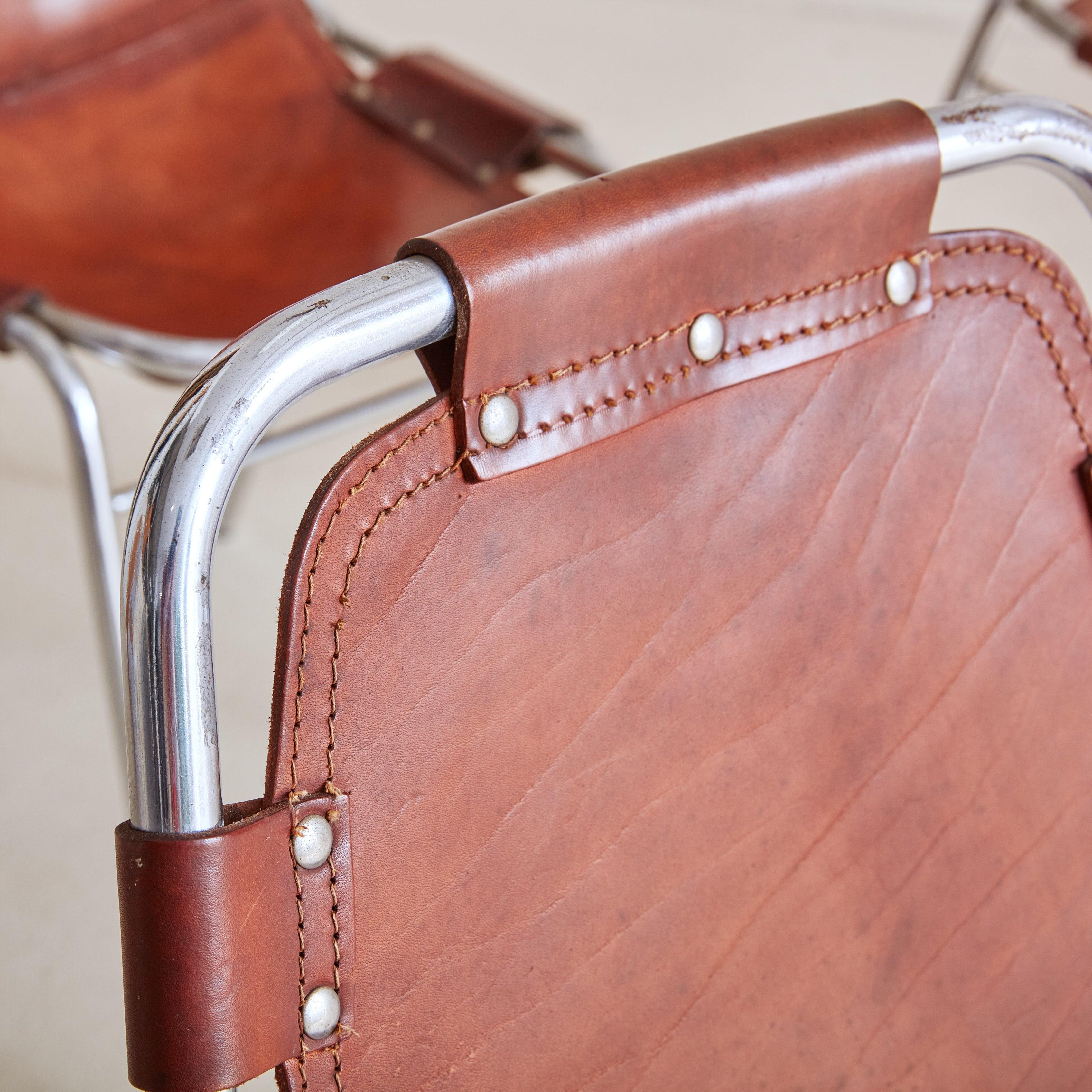 Pelle Set di 6 sedie Les Arcs in pelle cognac attribuite a Charlotte Perriand in vendita