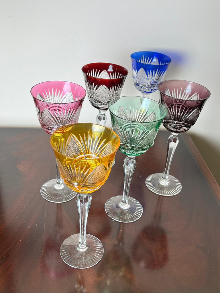 Set von 6 farbigen Kristallgläsern, Italien, 1950er Jahre im Angebot bei 1stDibs Deutschland