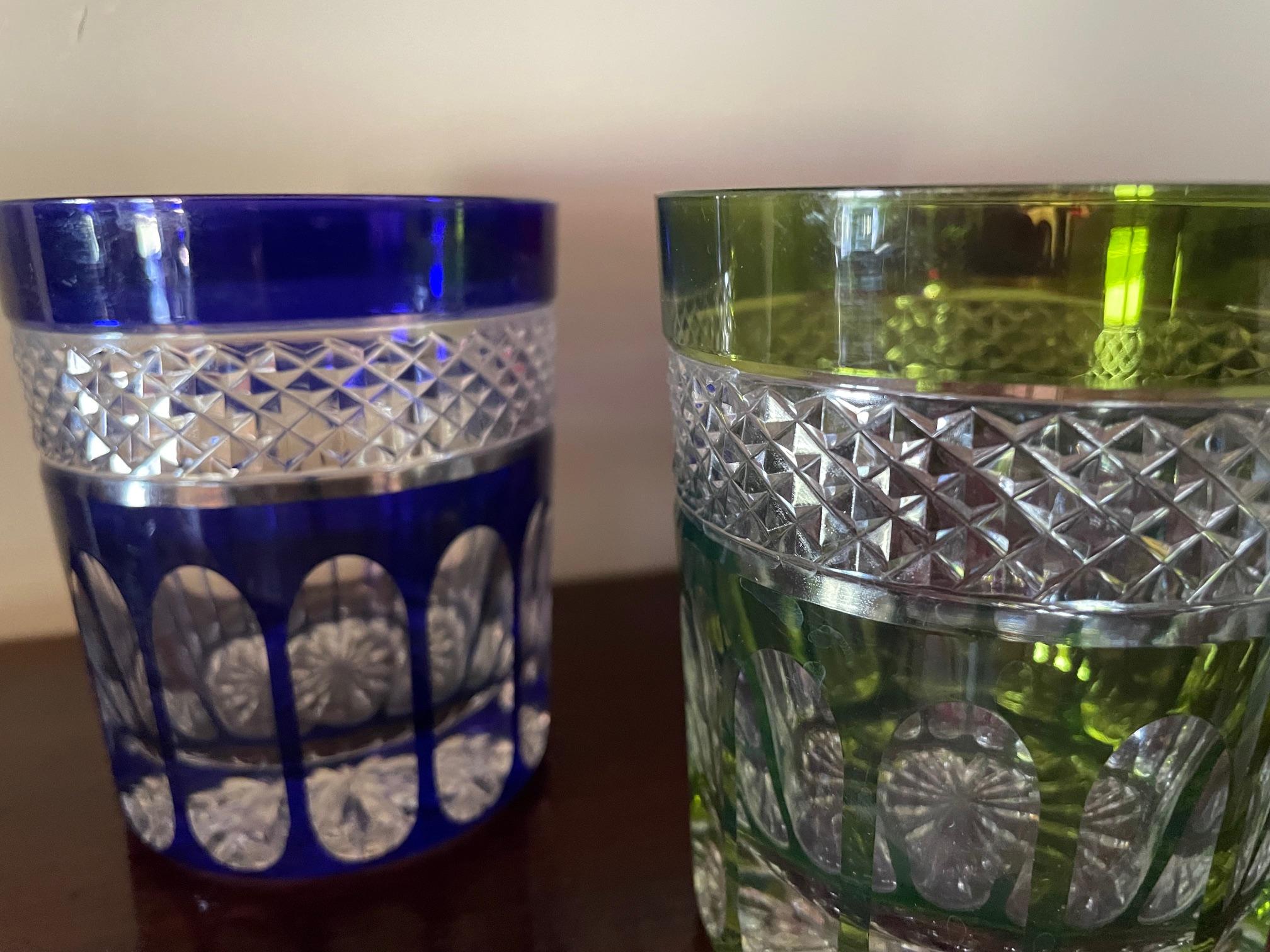 Juego de 6 vasos para cortar whisky.
Cada una con un color diferente.