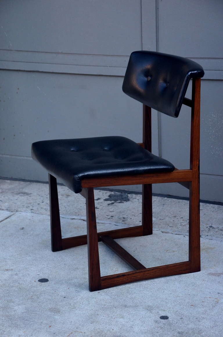 Minimalist Set of 6 Comfortable Brazilian Rosewood Chairs For Sale