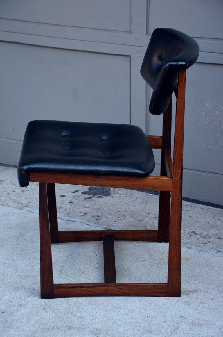 Ensemble de 6 chaises confortables en bois de rose brésilien Bon état - En vente à Los Angeles, CA