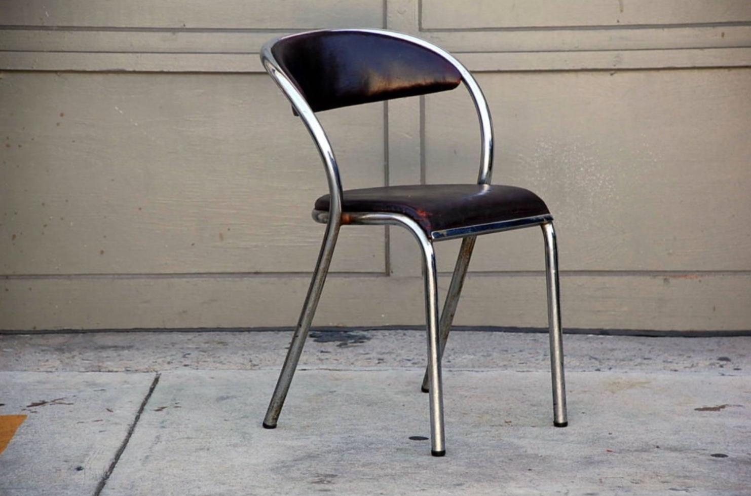 Set of 6 comfortable French modernist chairs. Measure: 17 in. seat height.