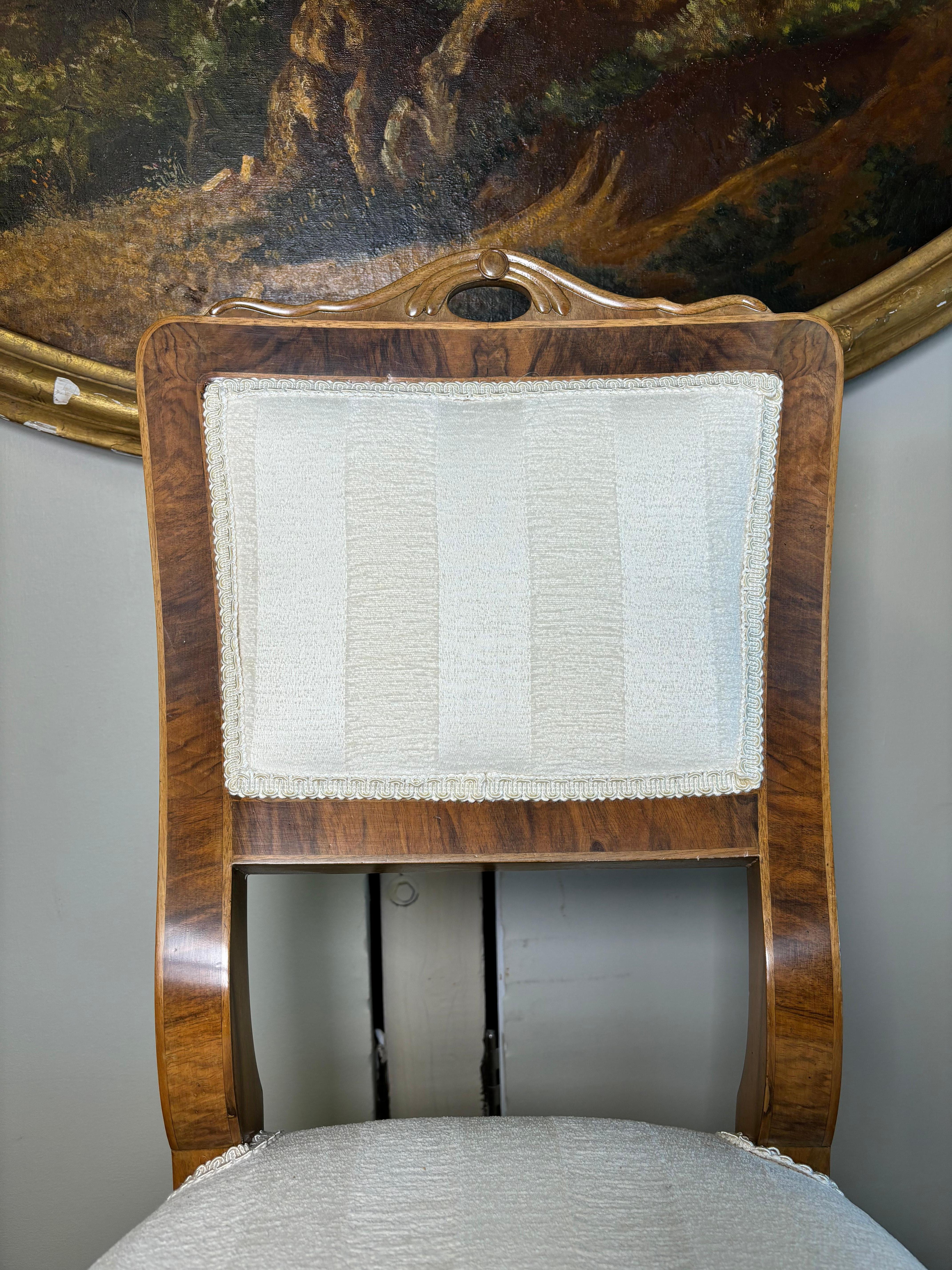 Conjunto de 6 sillas continentales de nogal vienés Biedermeier del siglo XIX en Excelente estado para la venta en Los Angeles, CA