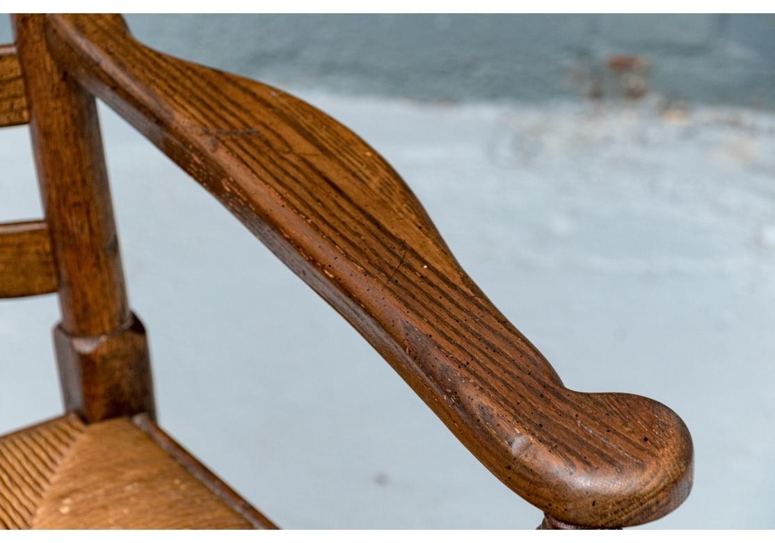 Set di 6 sedie da pranzo con schienale a scaletta in stile country francese In condizioni deteriorate in vendita a Bridgeport, CT