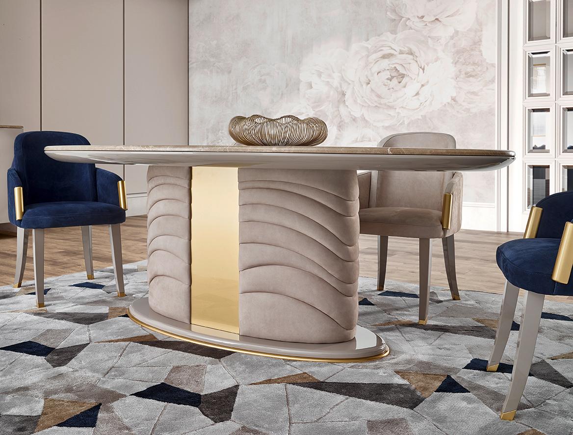 Set aus 6 Couture-Esszimmerstühlen, grau, beige, Eiche/vergoldet im Zustand „Neu“ im Angebot in NEW YORK, NY