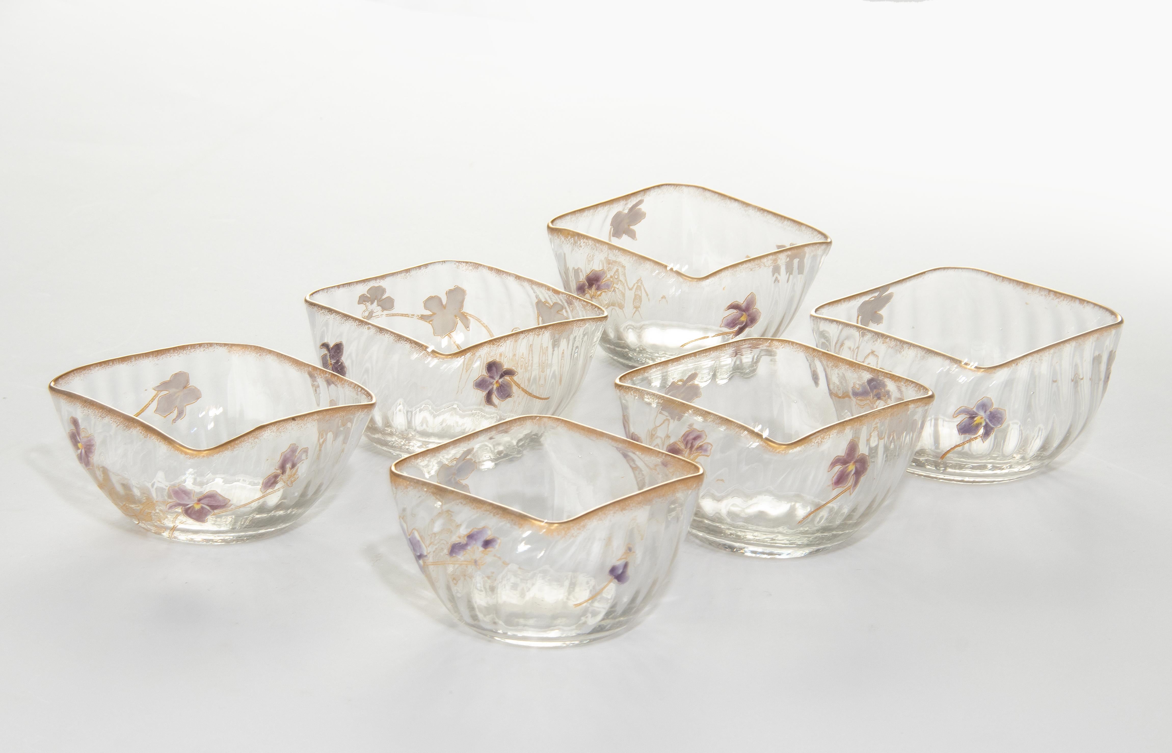 Peint à la main Ensemble de 6 bols en cristal Art Nouveau peints à la main avec des fleurs attribués à Daum Nancy en vente