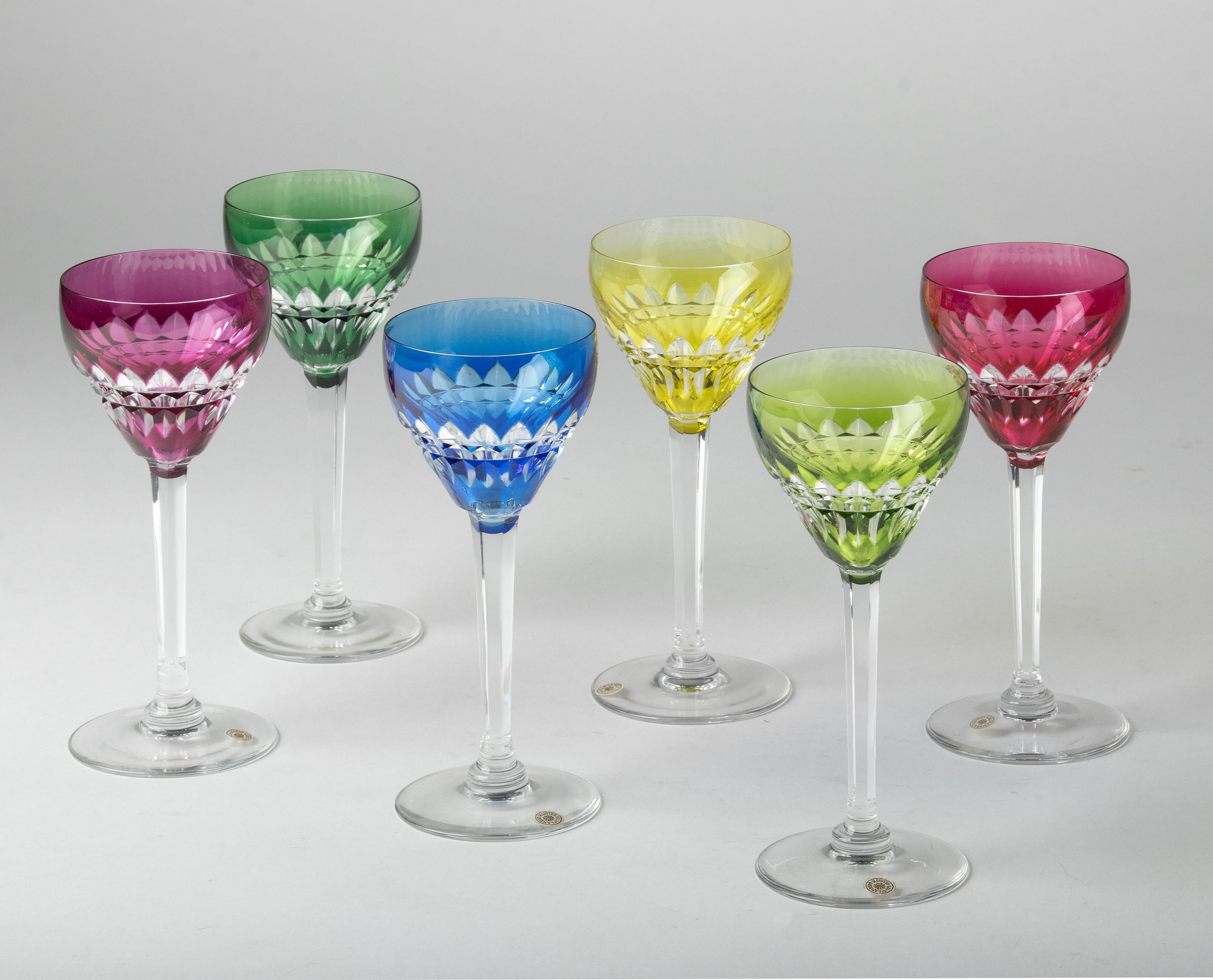 Beautiful set of 6 crystal wine glasses from the Belgian brand Val Saint Lambert. The glasses have beautiful bright colors and a nice cut. The crystal is of a beautiful quality. The glasses are in very good condition. No chips.
