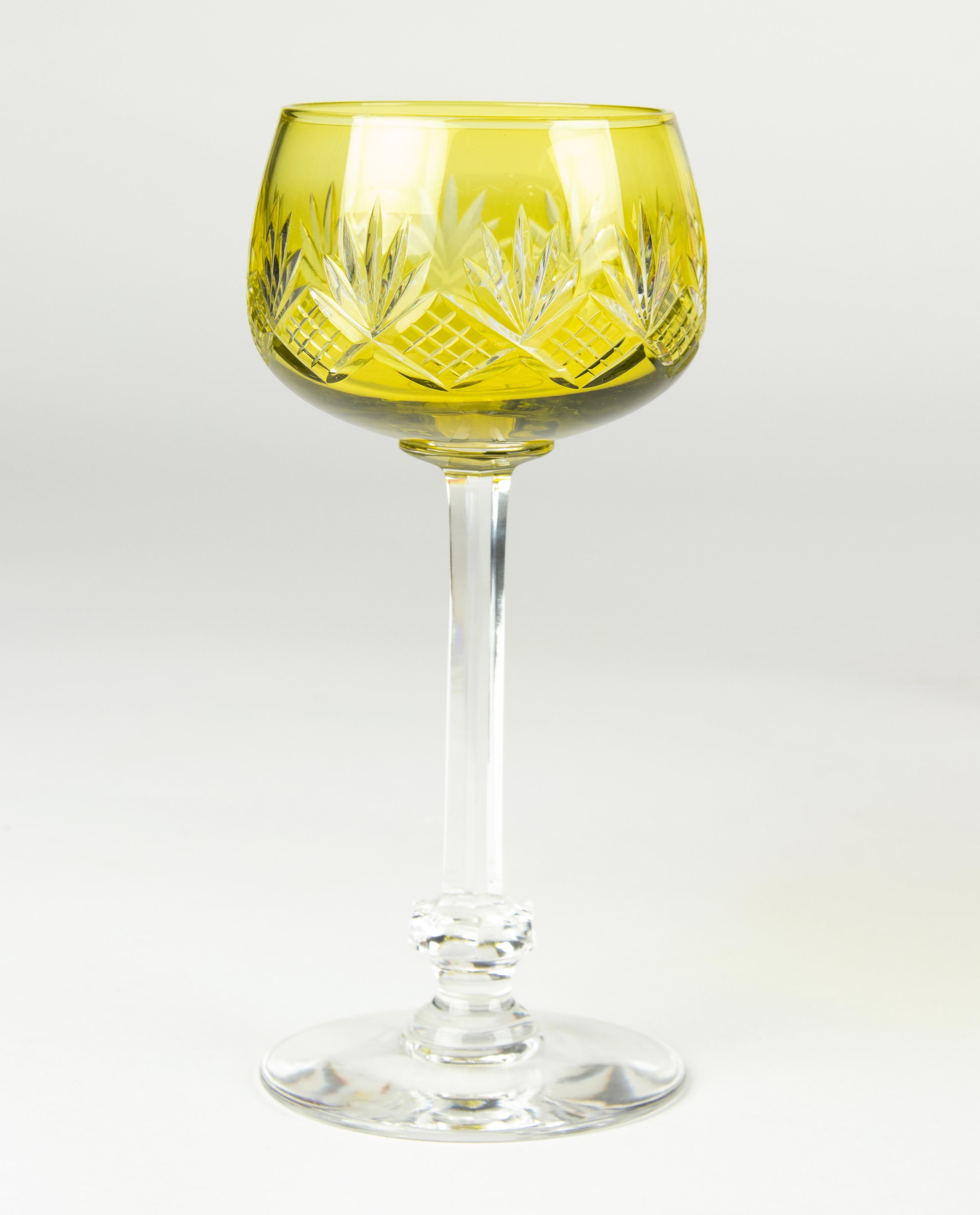 Set von 6 farbigen Kristall-Weingläsern von Val Saint Lambert  (Frühes 20. Jahrhundert) im Angebot