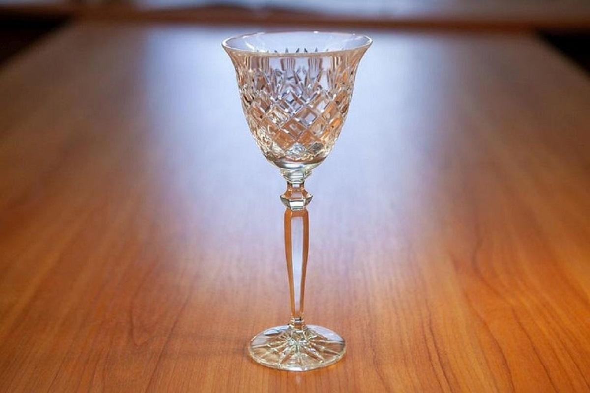 Contemporary Set of 6 Crystal Wine or Water Glasses (9.5 fl_oz) - hand crafted For Sale