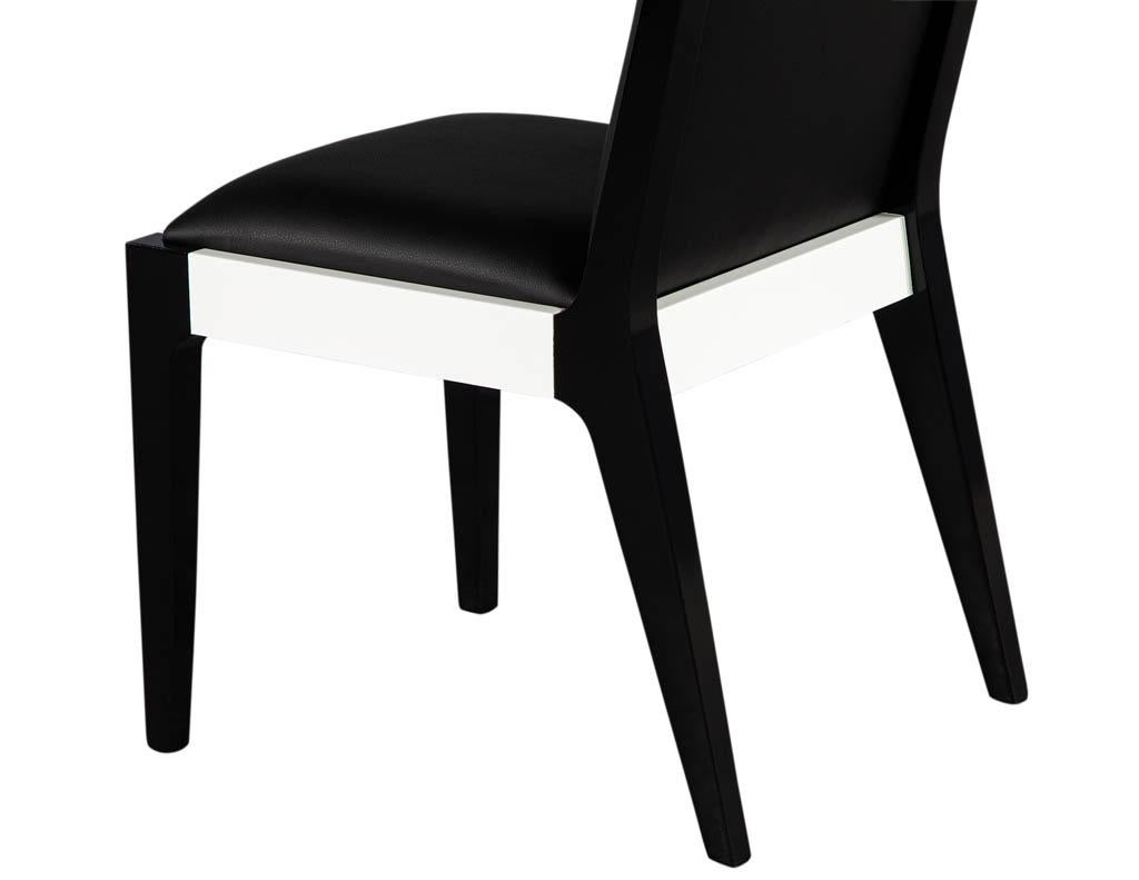 Ensemble de 6 chaises de salle à manger modernes et personnalisées en cuir noir et blanc par Carrocel en vente 3