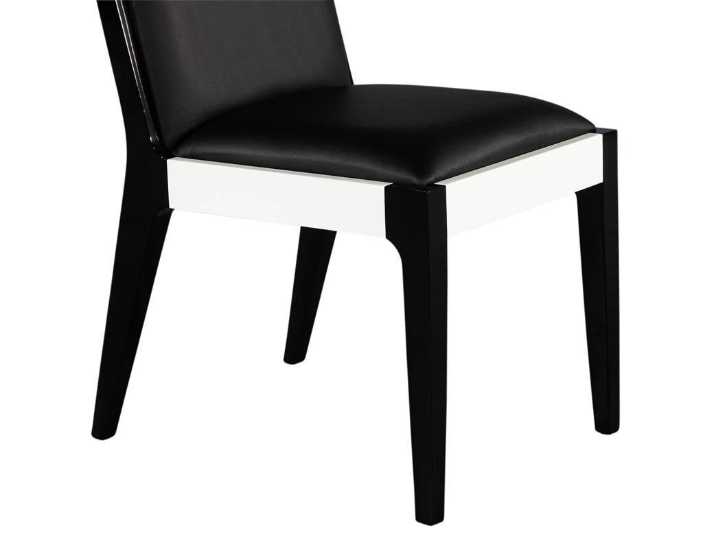 Ensemble de 6 chaises de salle à manger modernes et personnalisées en cuir noir et blanc par Carrocel en vente 5