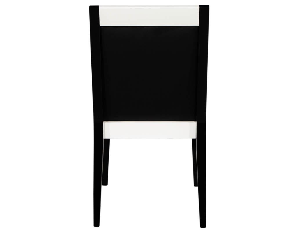 Ensemble de 6 chaises de salle à manger modernes et personnalisées en cuir noir et blanc par Carrocel en vente 1