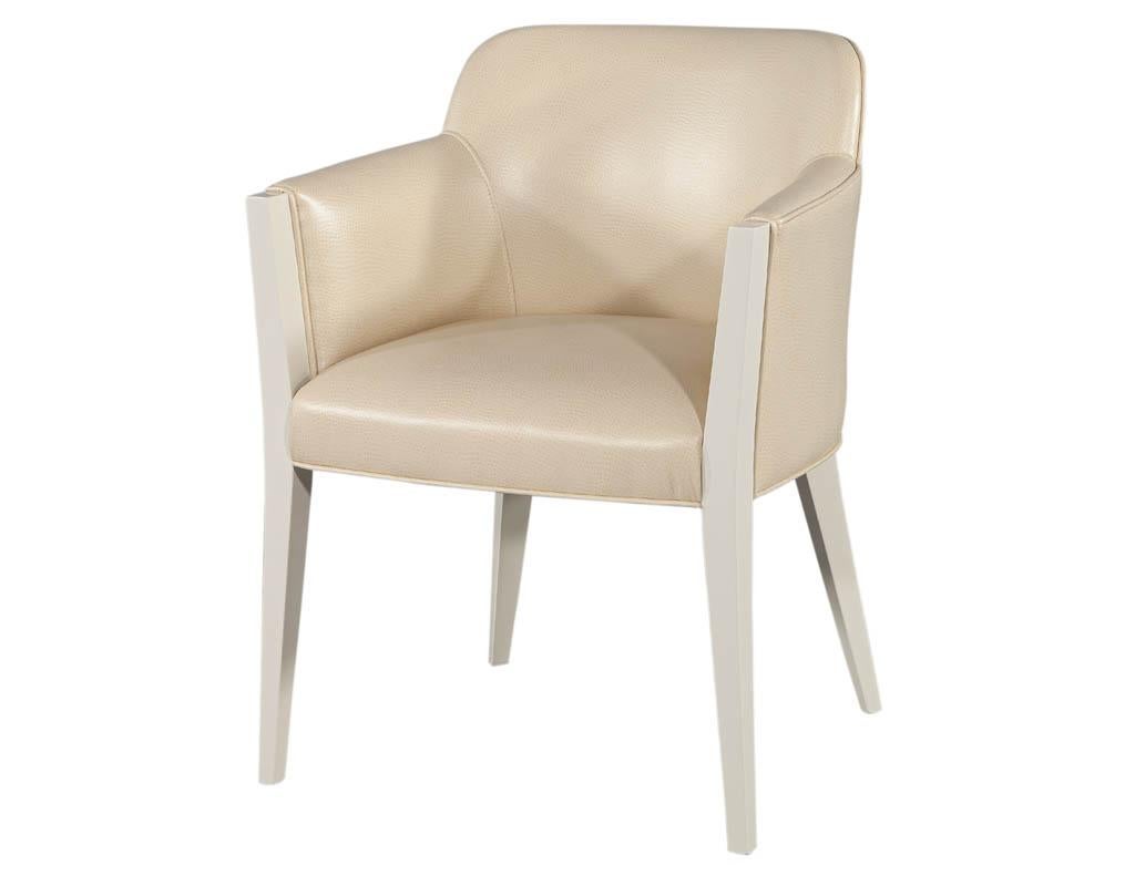 Moderne Ensemble de 6 chaises de salle à manger modernes et personnalisées en faux cuir d'autruche couleur crème en vente