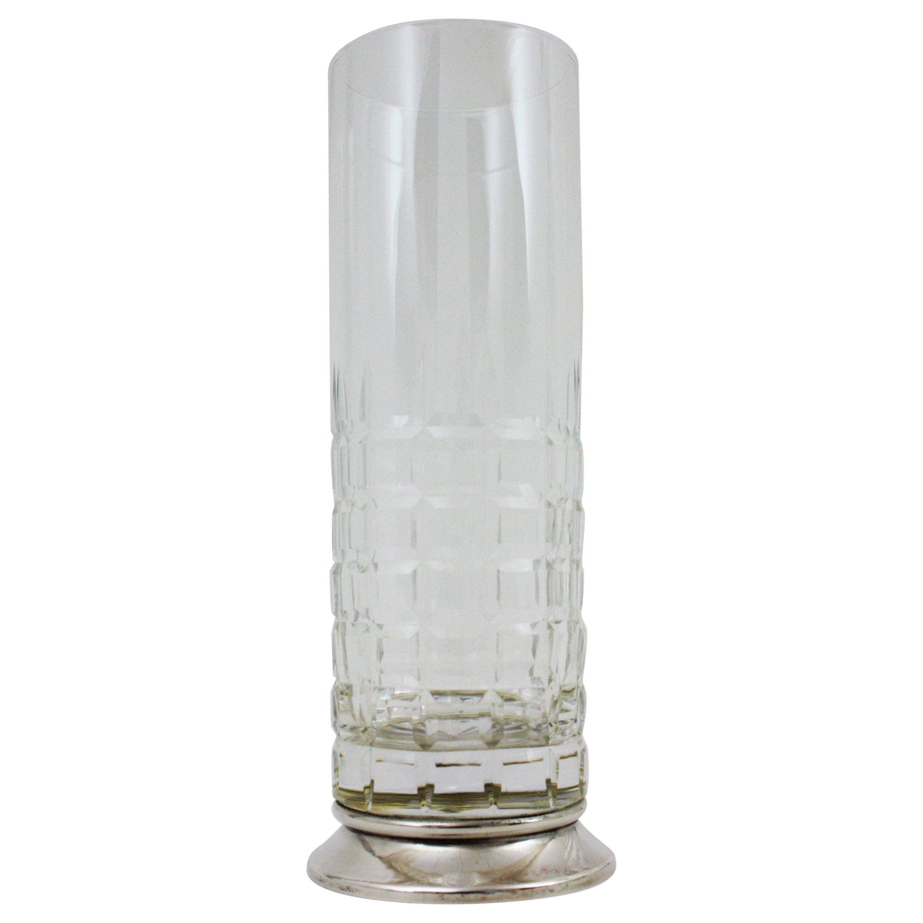 Ensemble de six verres Highball en cristal taillé avec base en argent sterling, Espagne, années 1940.
Verres à boire longs avec fond carré à facettes et base en argent sterling.
Marque d'argent sur la base.
Mesures : 18 cm H x 6,7 cm diamètre //