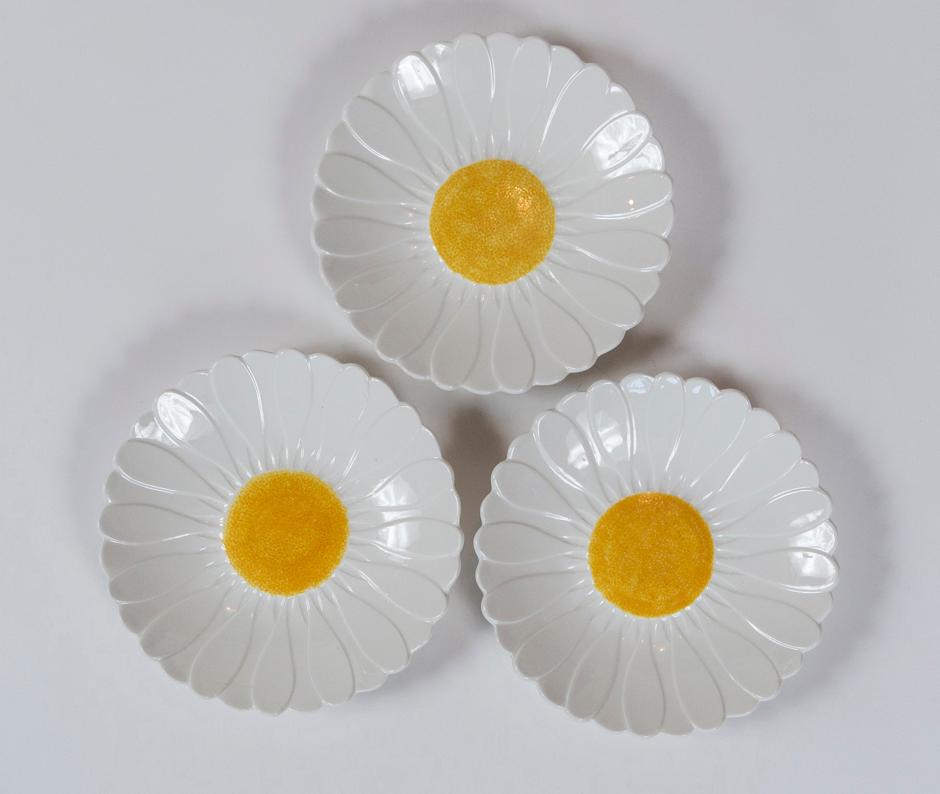 Ensemble de 6 assiettes à marguerite, Gien, France, vers 1950 1