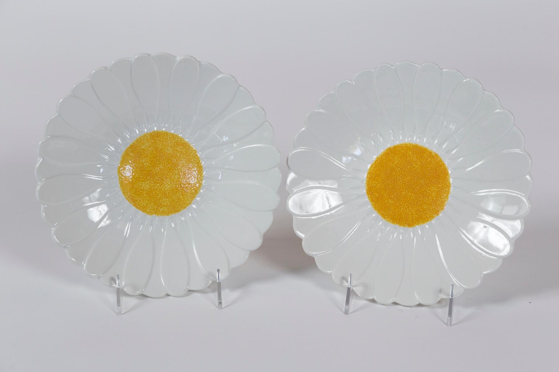 Français Ensemble de 6 assiettes à marguerite, Gien, France, vers 1950