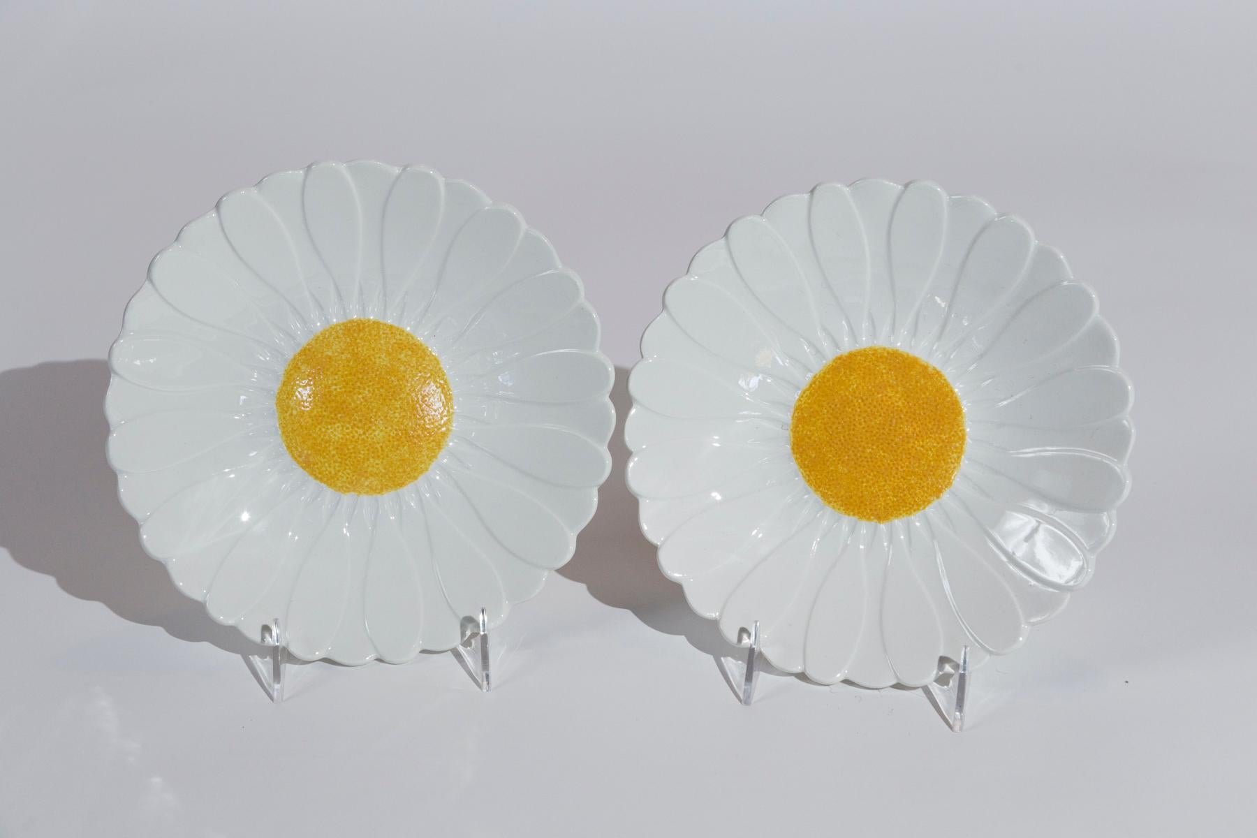 Ensemble de 6 assiettes à marguerite, Gien, France, vers 1950 Bon état à Chappaqua, NY