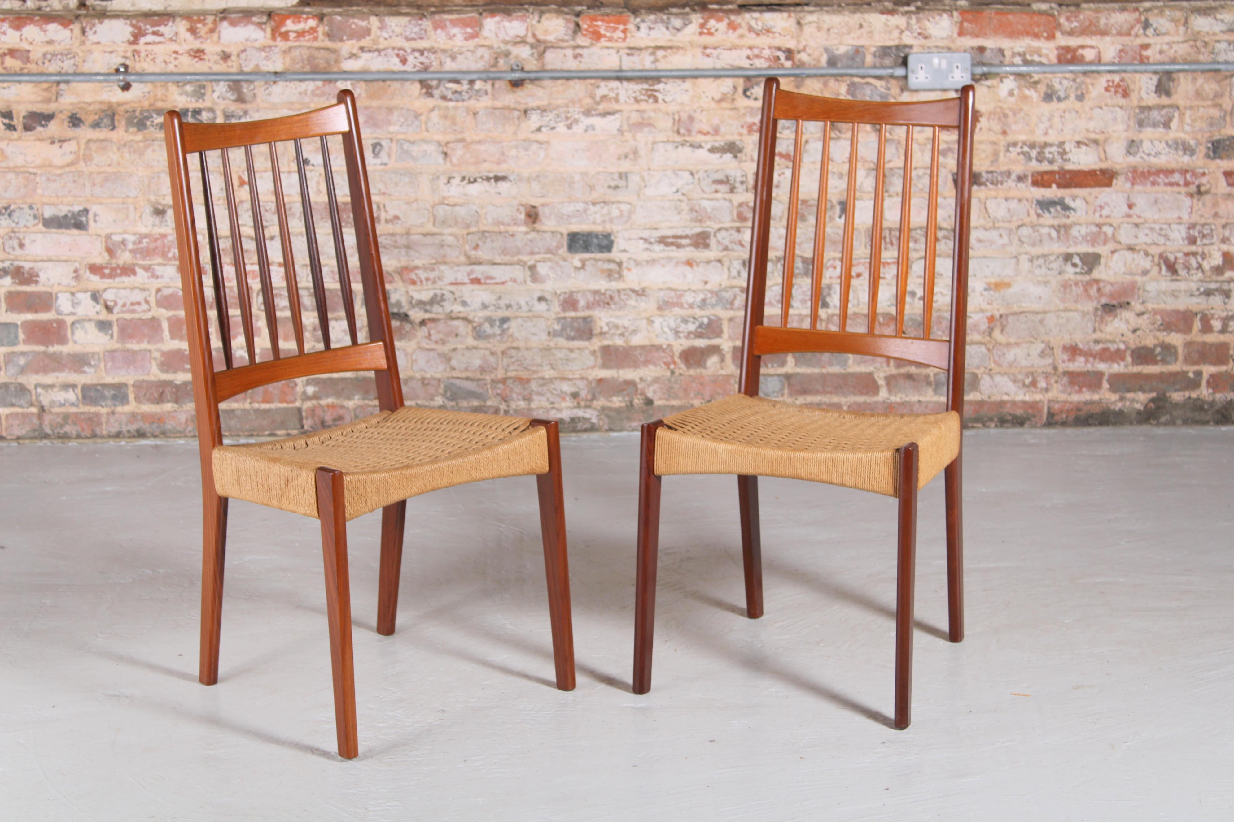 Mid-Century Modern Set of 6 Danish Dining Chairs with papercord seats by Arne Hovmand-Olsen for Mog