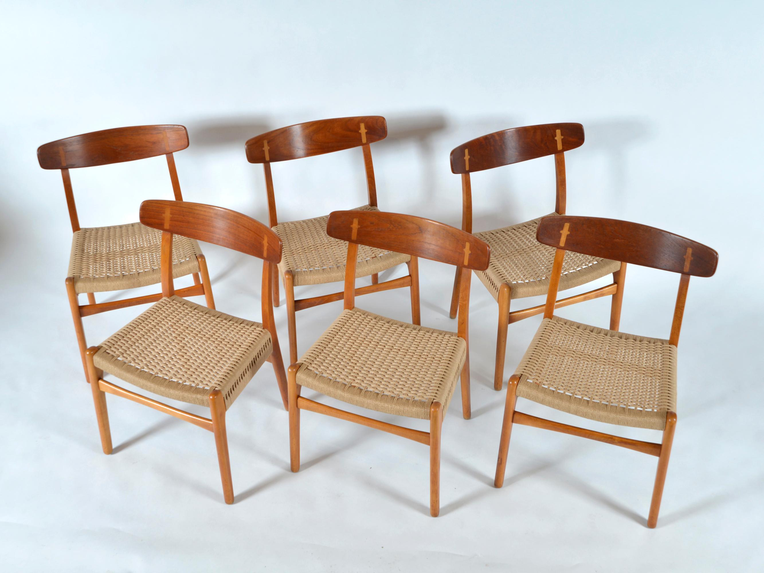 Mid-Century moderno Set di 6 sedie da pranzo danesi Hans Wegner CH-23 in Beeche e Teak Carl Hansen 1950s in vendita