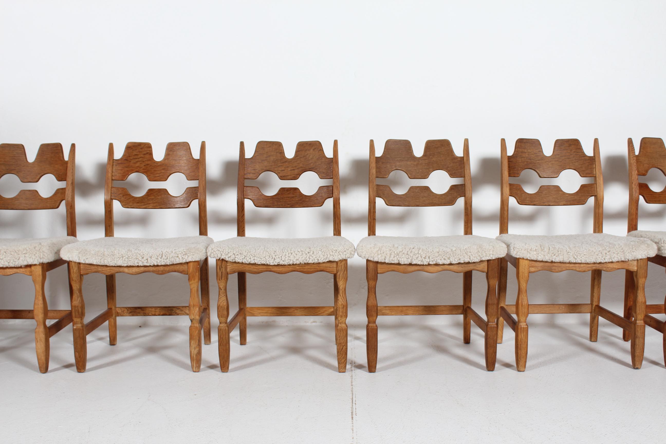 Set of 6 Danish Henning Kjærnulf Razor Blade Chairs of Oak + New Sheepskin 1970s In Good Condition For Sale In Silkeborg, Silkeborg