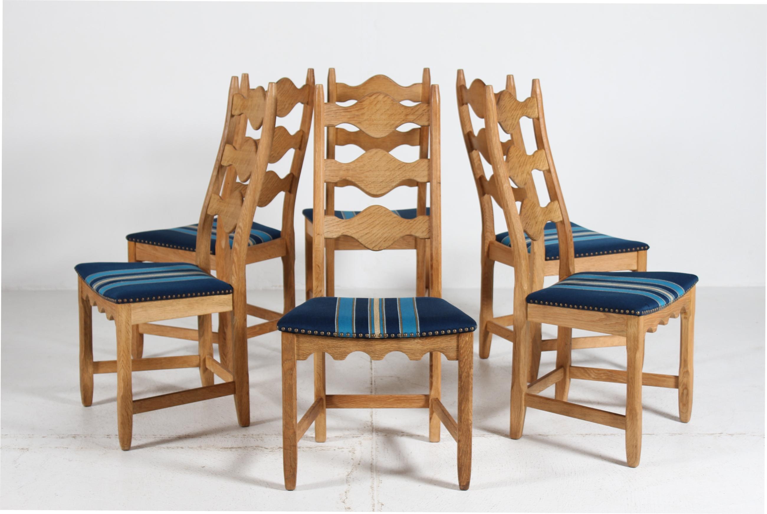 Satz von 6 dänischen Henning Kjærnulf Rasierklingenstühlen aus Eiche + Originalwolle 1970er (Moderne der Mitte des Jahrhunderts) im Angebot