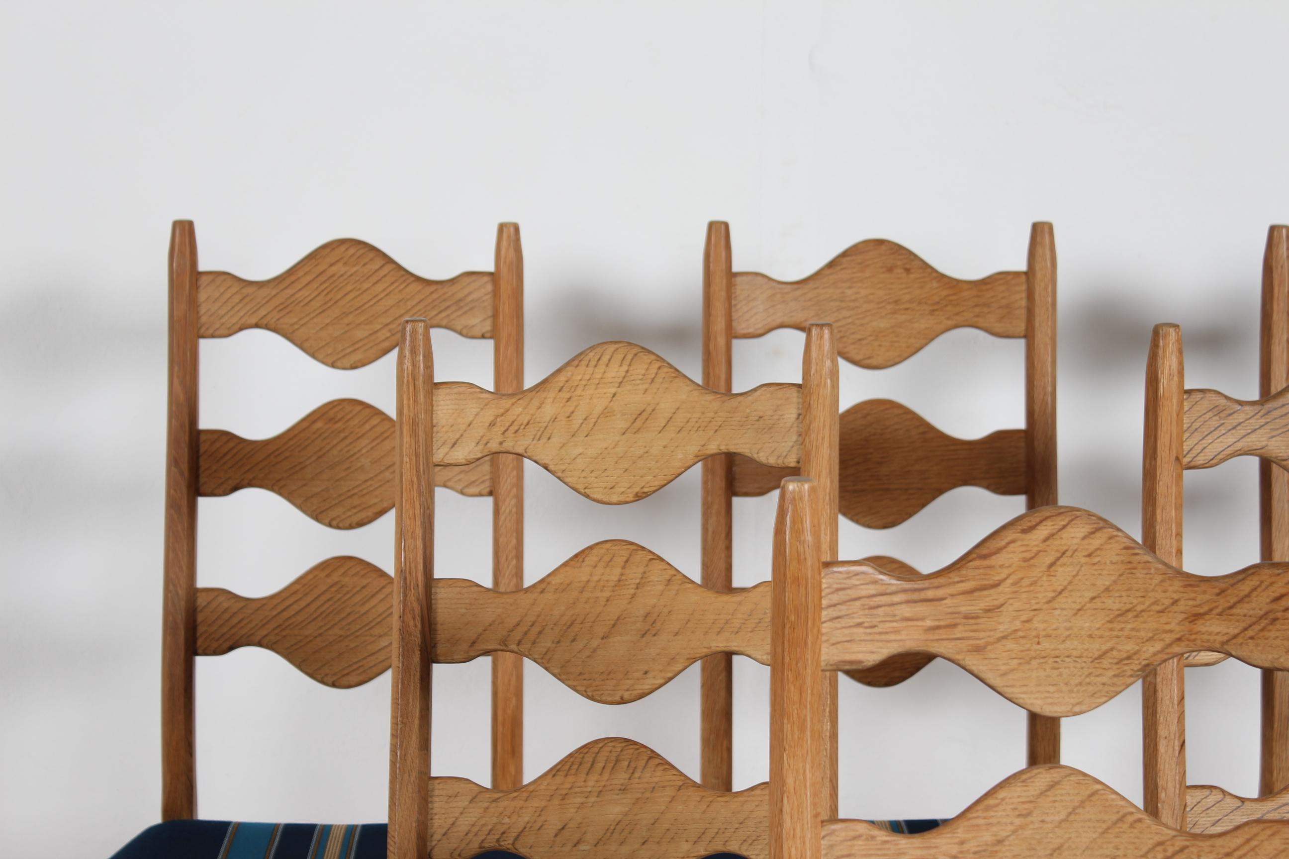 Satz von 6 dänischen Henning Kjærnulf Rasierklingenstühlen aus Eiche + Originalwolle 1970er (Holzarbeit) im Angebot