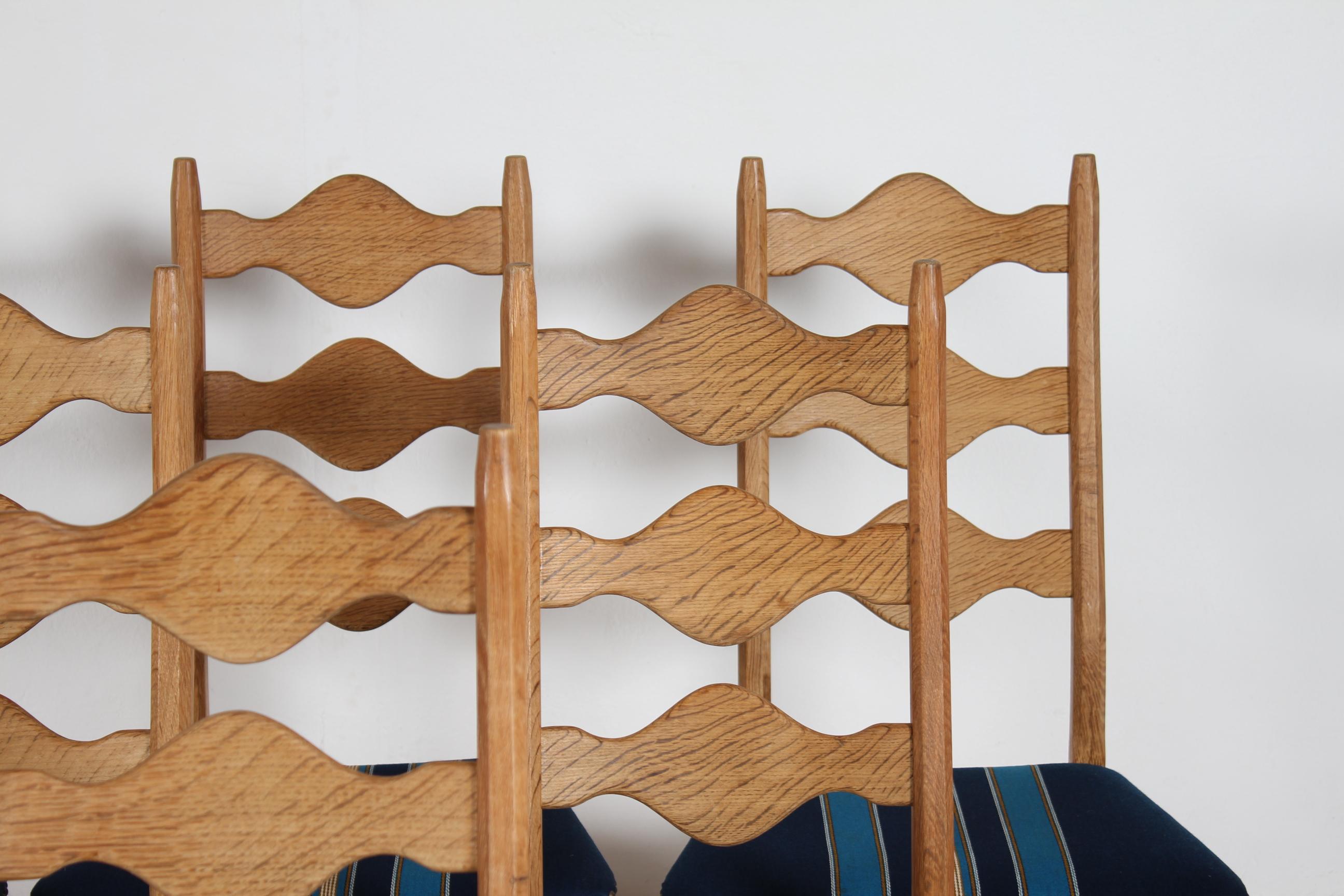 Satz von 6 dänischen Henning Kjærnulf Rasierklingenstühlen aus Eiche + Originalwolle 1970er im Zustand „Gut“ im Angebot in Silkeborg, Silkeborg