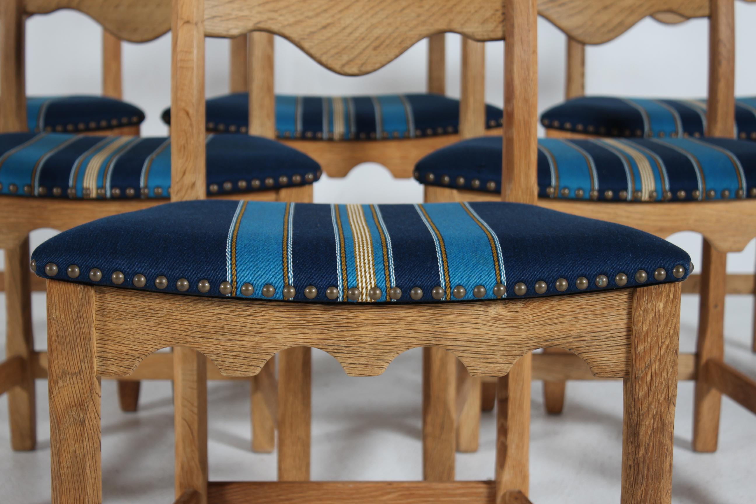 Satz von 6 dänischen Henning Kjærnulf Rasierklingenstühlen aus Eiche + Originalwolle 1970er (Ende des 20. Jahrhunderts) im Angebot