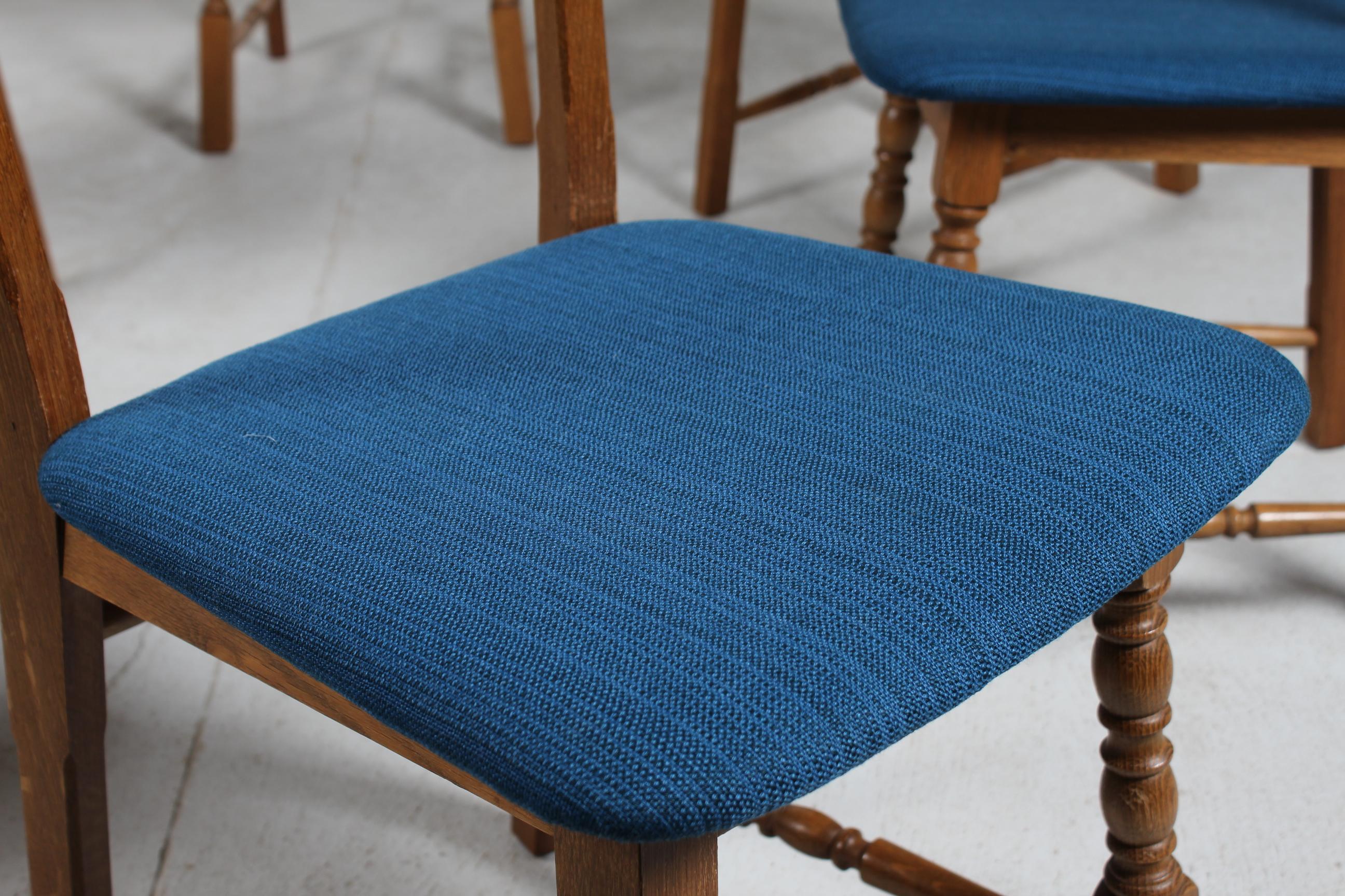 Ensemble de 6 chaises de salle à manger danoises de style Henning Kjærnulf en Oak foncé, années 1970 en vente 4