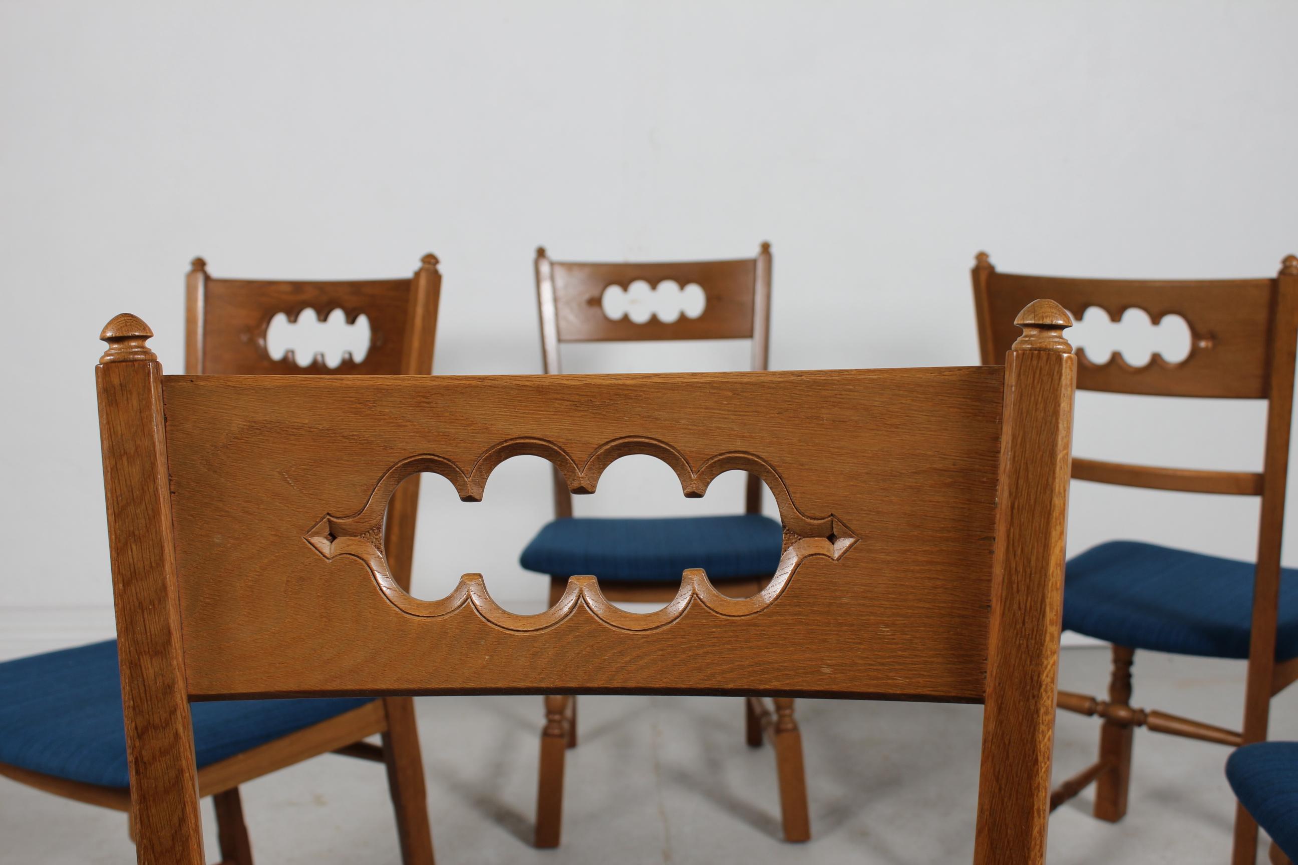 Chêne Ensemble de 6 chaises de salle à manger danoises de style Henning Kjærnulf en Oak foncé, années 1970 en vente